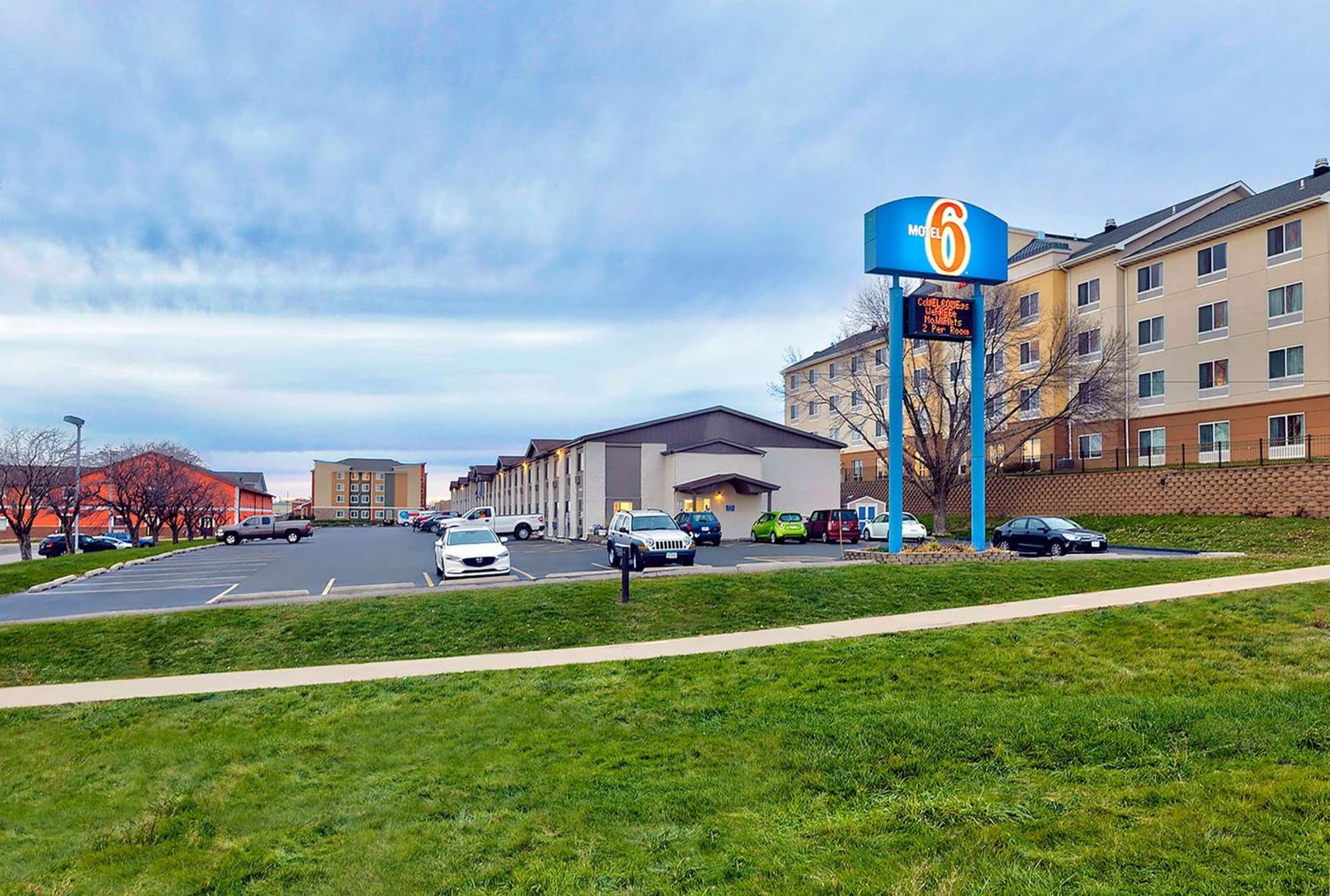 Motel 6-Cedar Rapids, IA - Airport exterior or lobby in Cedar Rapids, IA — main listing photo