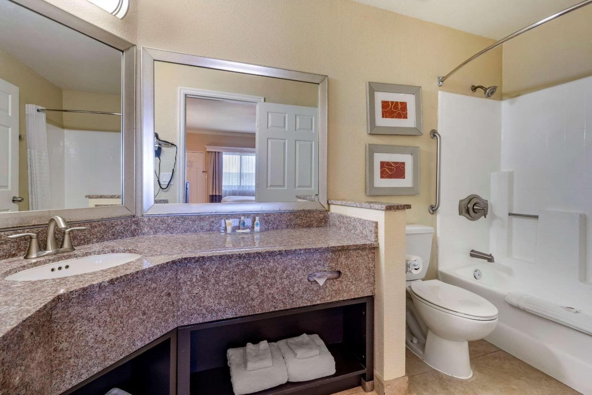 Comfort Inn & Suites Huntington Beach gallery photo in Huntington Beach, CA — image 24