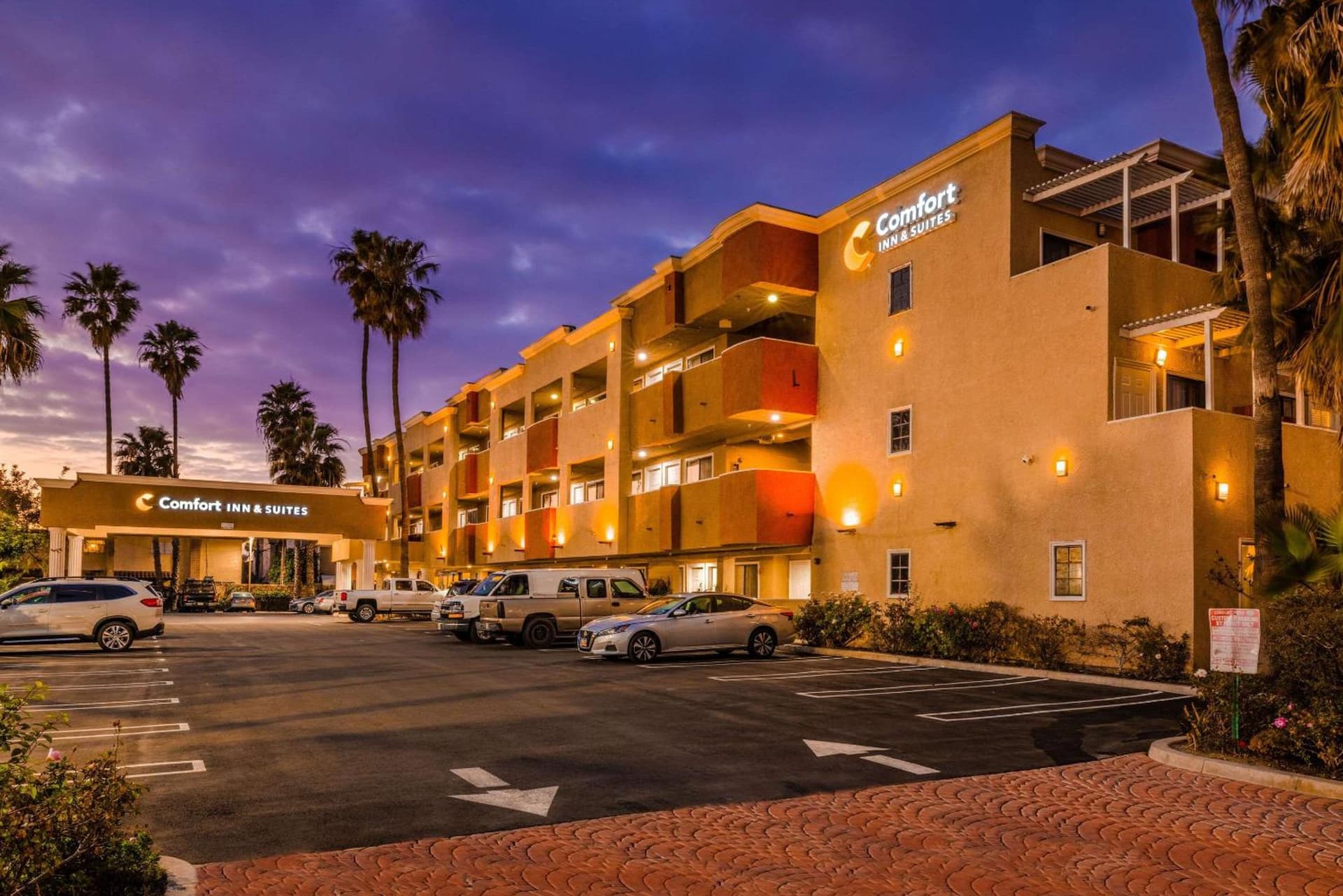 Comfort Inn & Suites Huntington Beach property views in Huntington Beach, CA — gallery photo 3