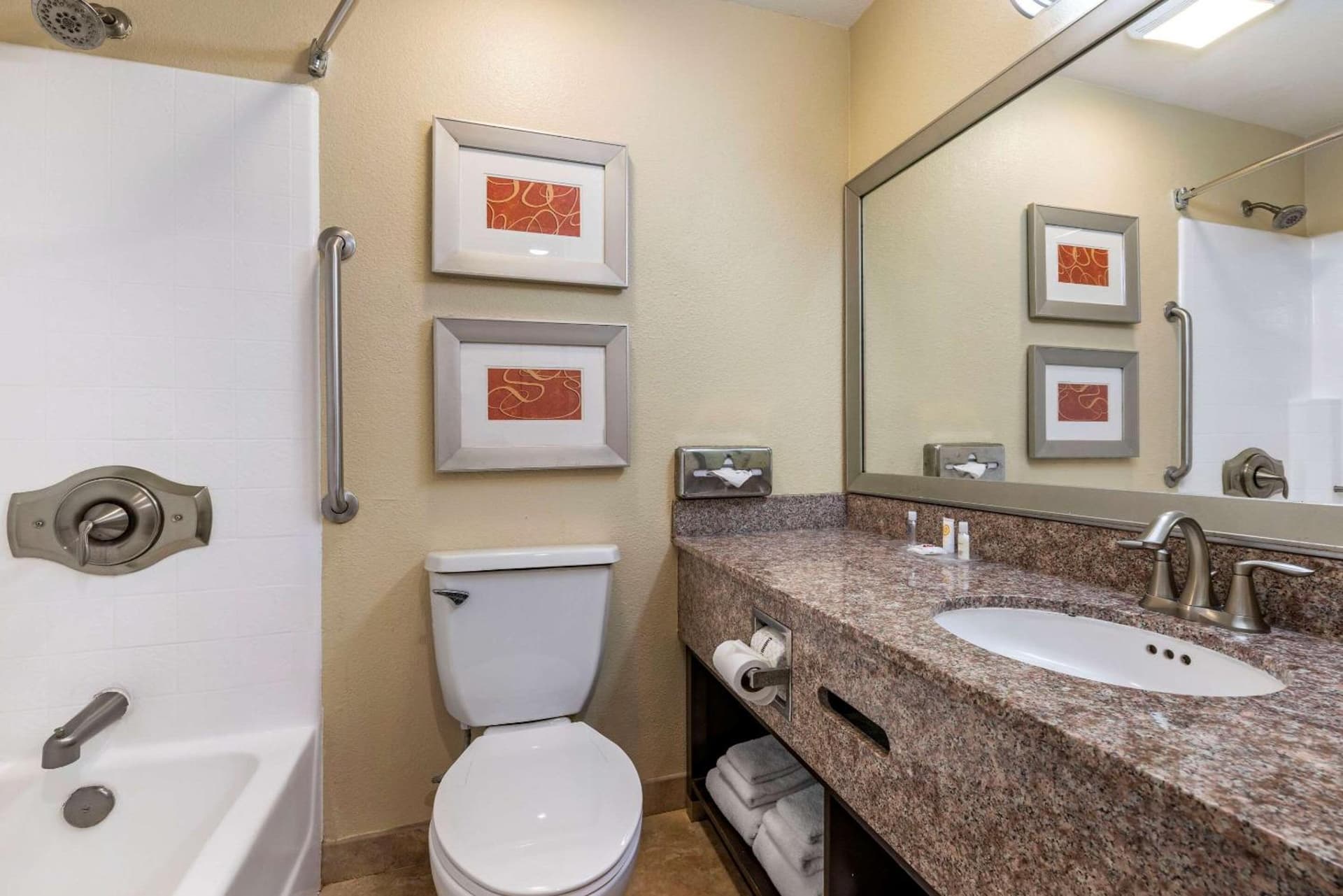 Comfort Inn & Suites Huntington Beach gallery photo in Huntington Beach, CA — image 16
