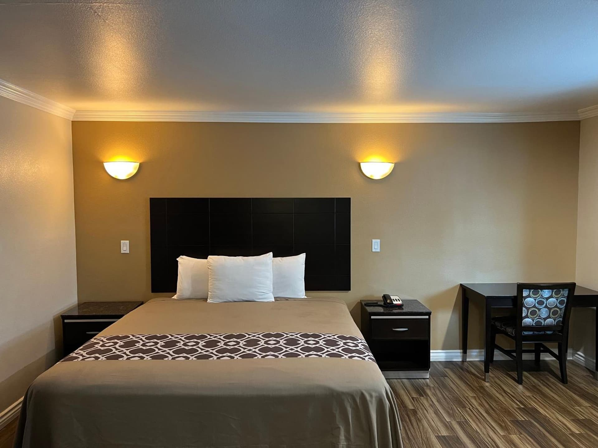 Walnut Inn & Suites West Covina gallery photo in West Covina, CA — image 28