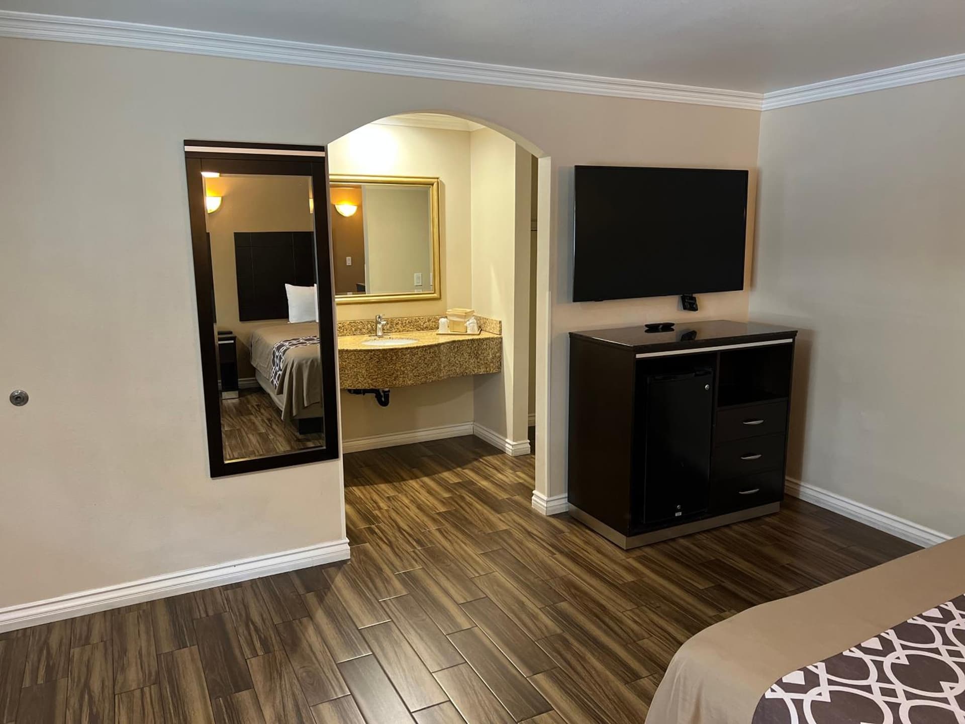 Walnut Inn & Suites West Covina gallery photo in West Covina, CA — image 18
