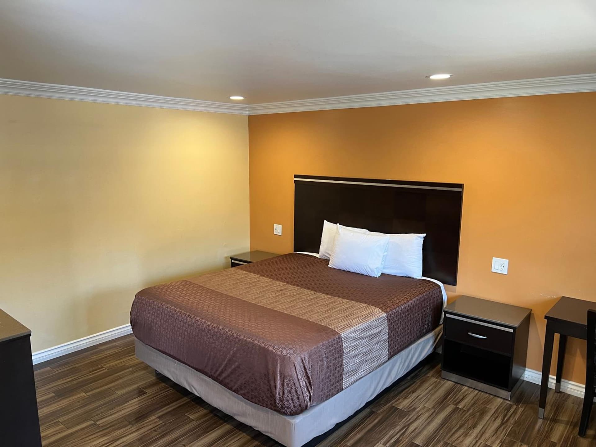 Walnut Inn & Suites West Covina gallery photo in West Covina, CA — image 22