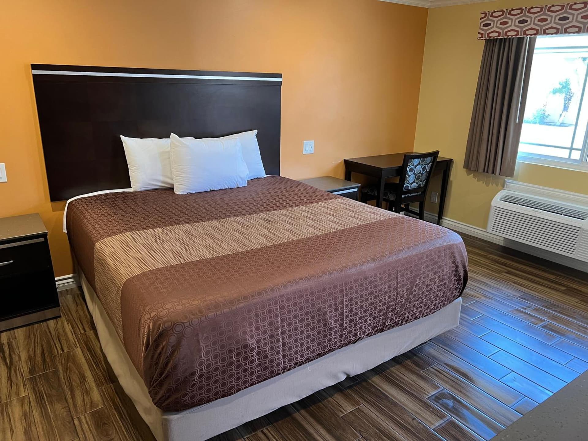 Walnut Inn & Suites West Covina property views in West Covina, CA — gallery photo 3