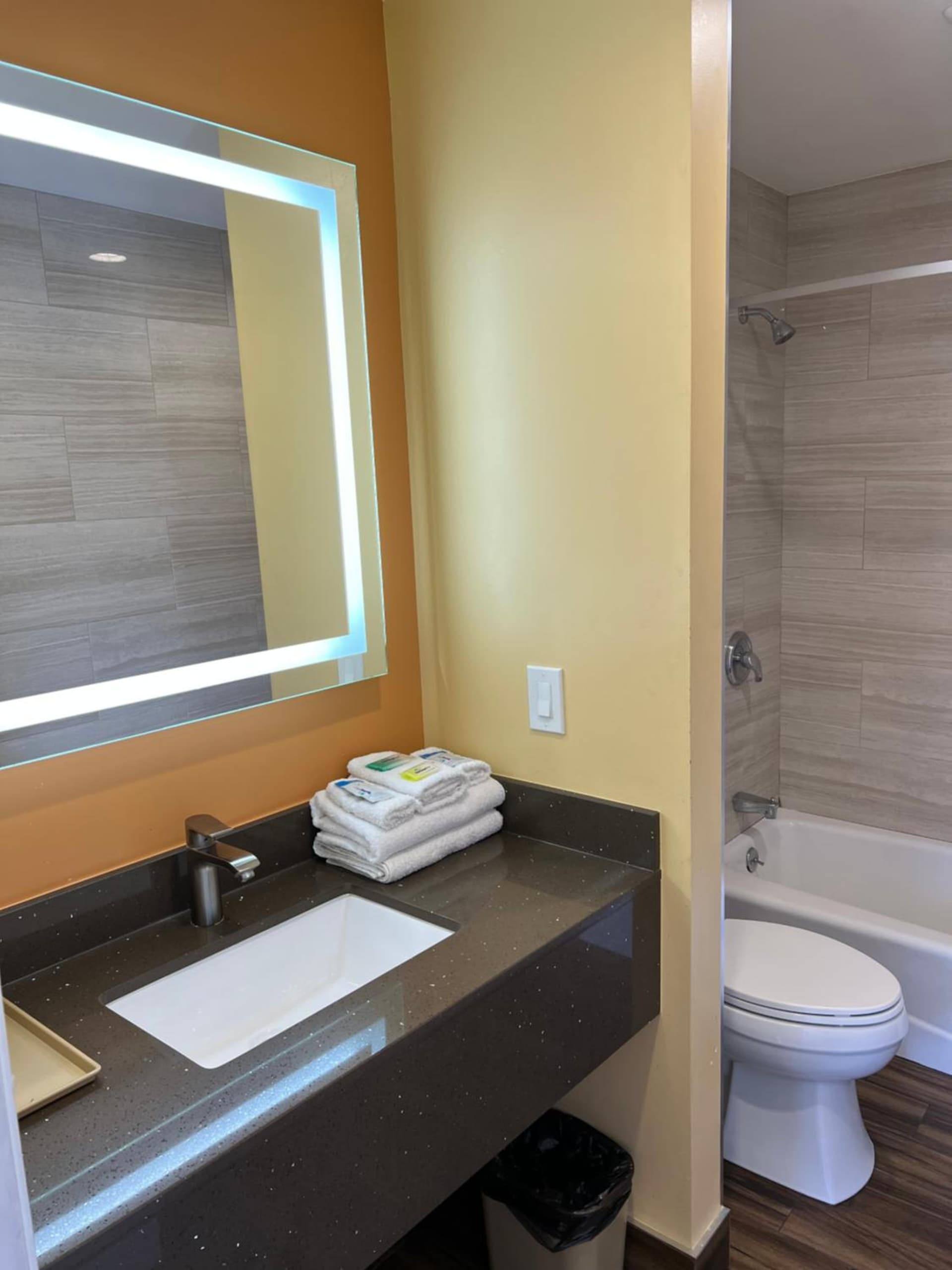 Walnut Inn & Suites West Covina gallery photo in West Covina, CA — image 7