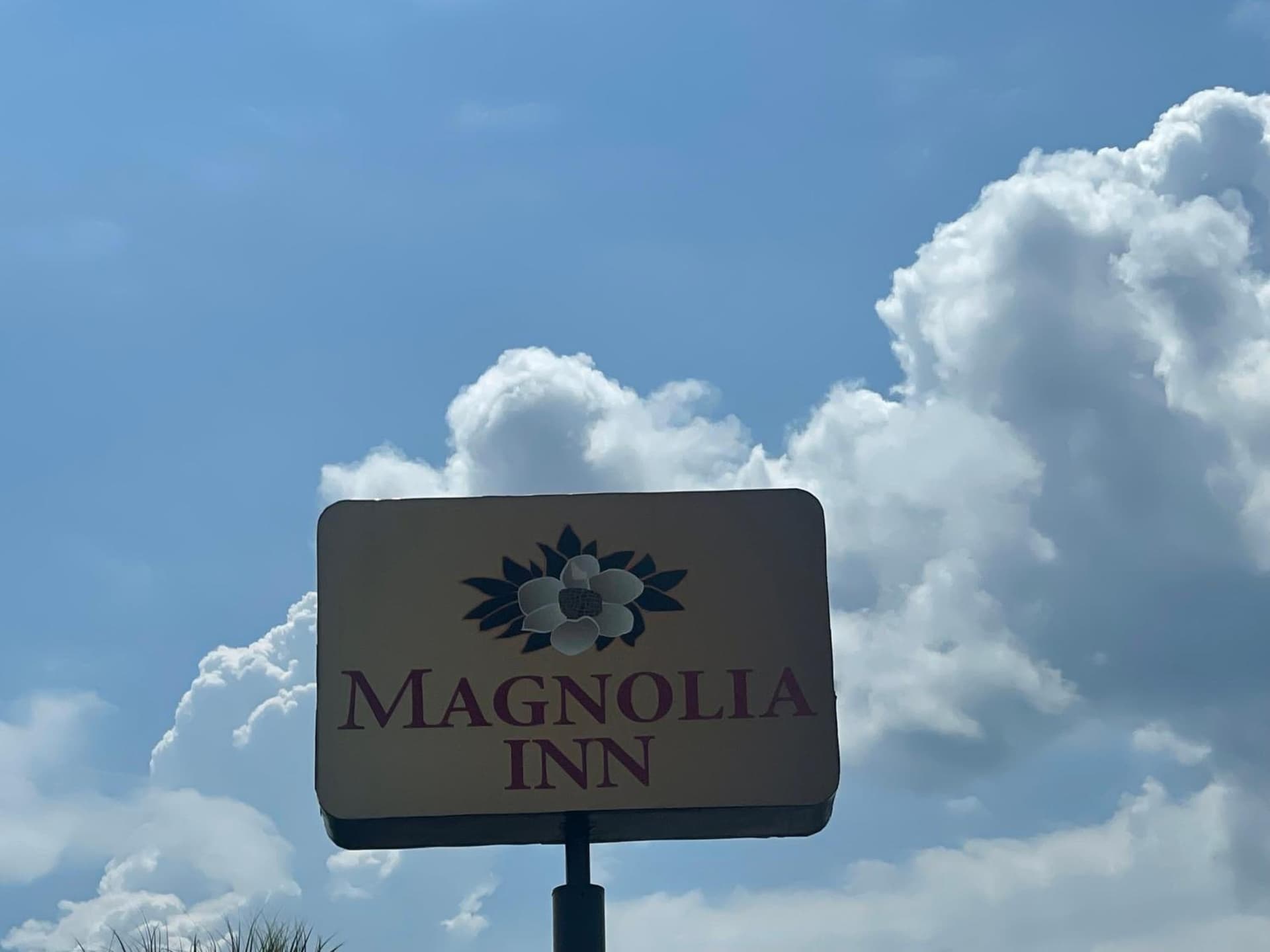 Magnolia Inn interior in Hattiesburg, MS — gallery photo 2