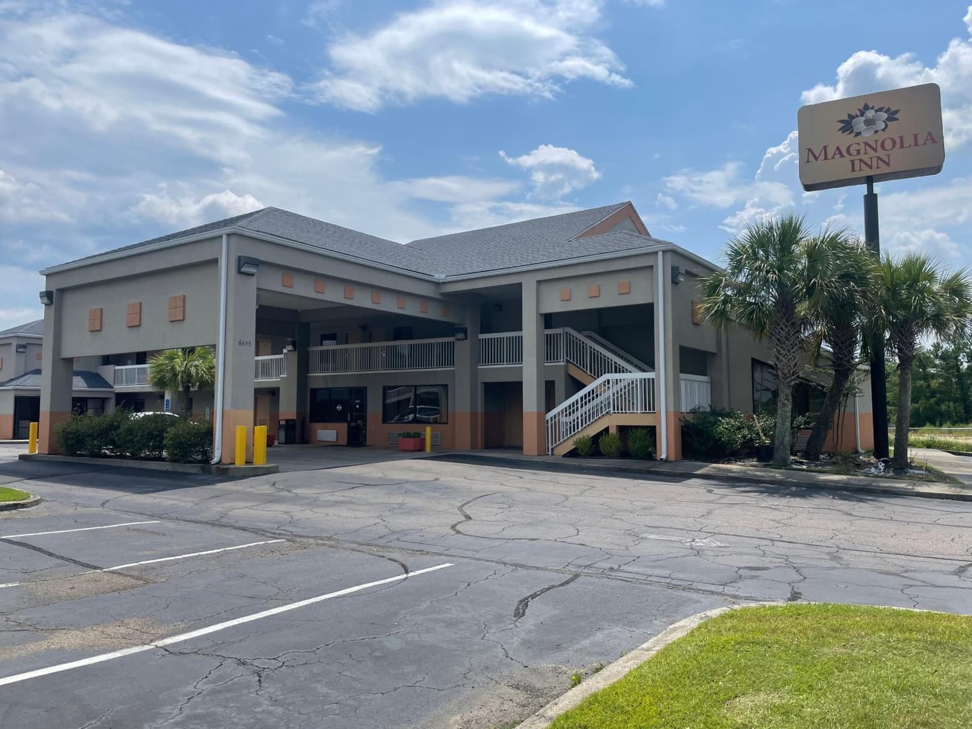 Magnolia Inn featured exterior or lobby in Hattiesburg, MS — similar hotel