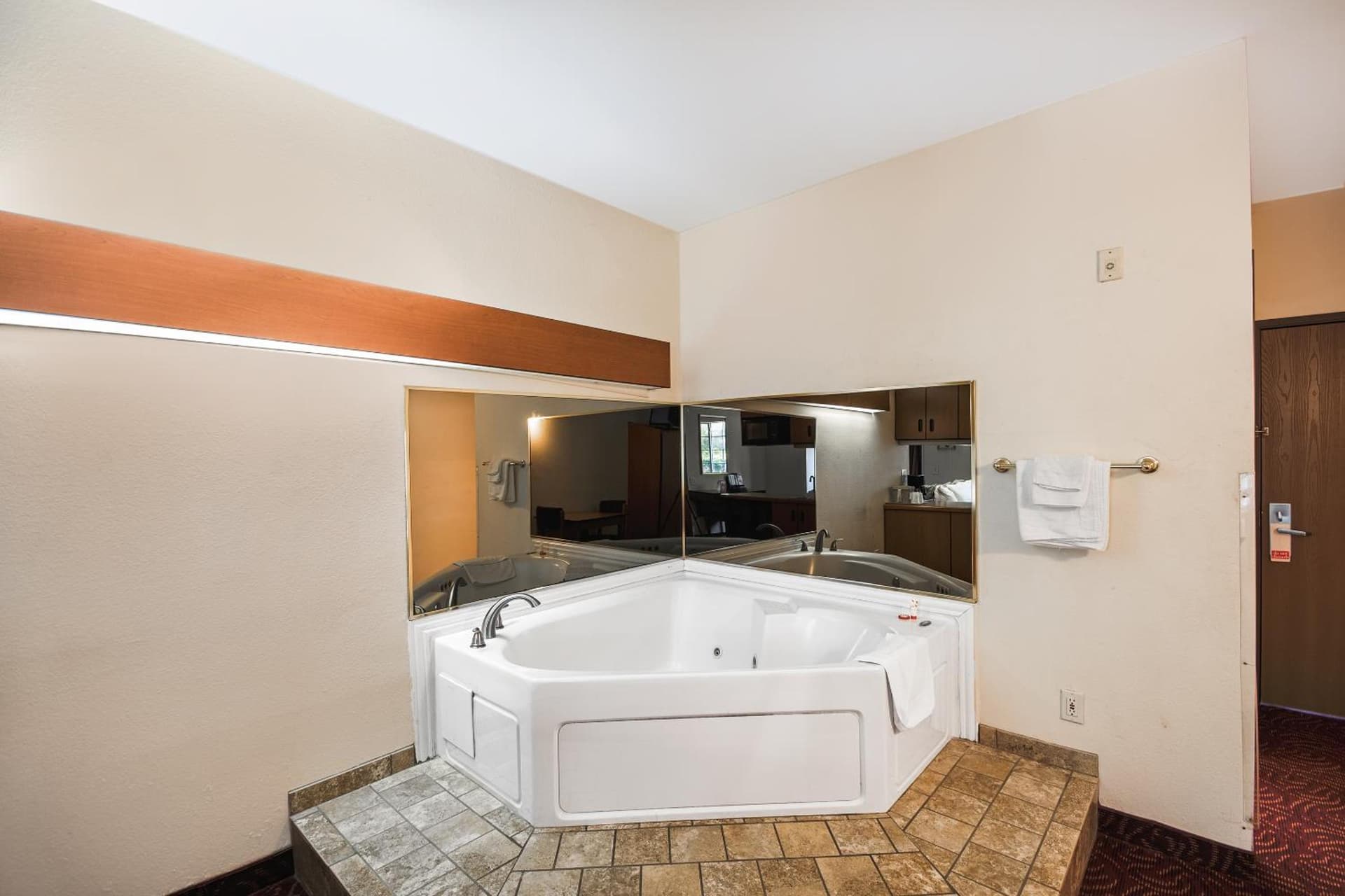 Econo Lodge Inn & Suites Mesquite - Dallas East gallery photo in Mesquite, TX — image 21
