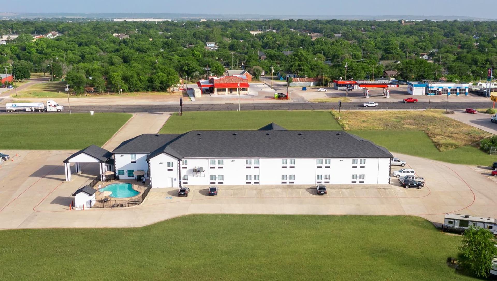 Atria Hotel and RV McGregor interior in McGregor, TX — gallery photo 2