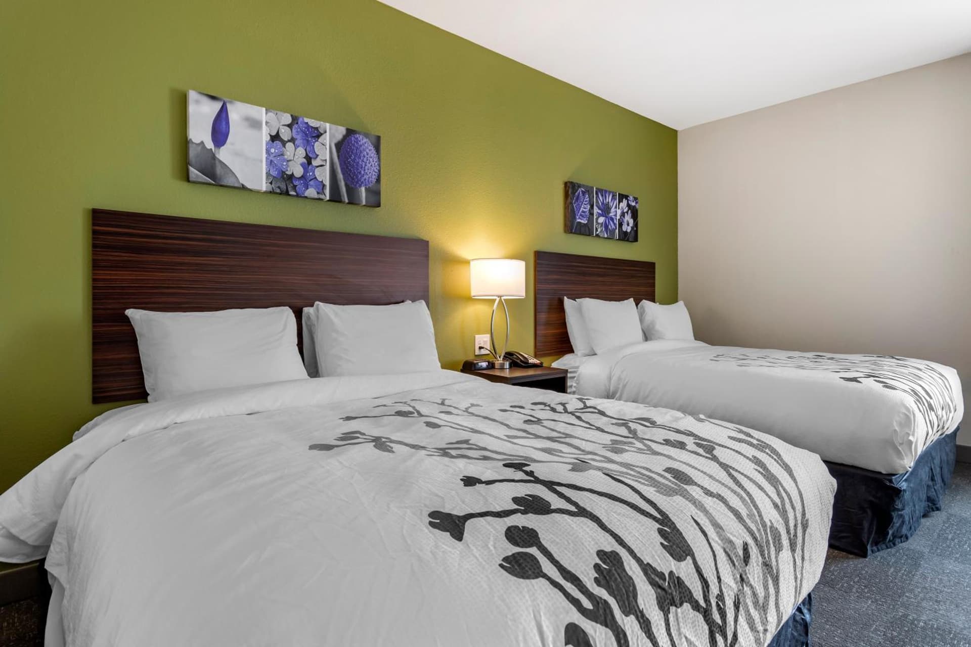 Redwood inn & Suites Crosby gallery photo in Crosby, TX — image 9