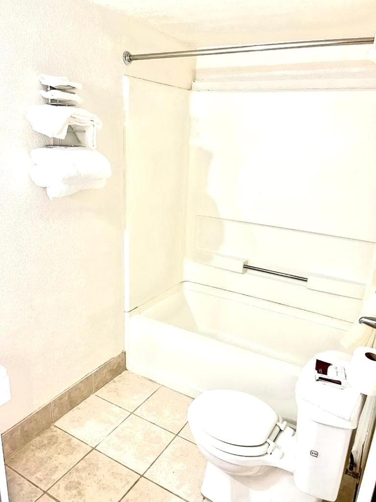 Vento Hotel property views in Hutchinson, KS — gallery photo 3