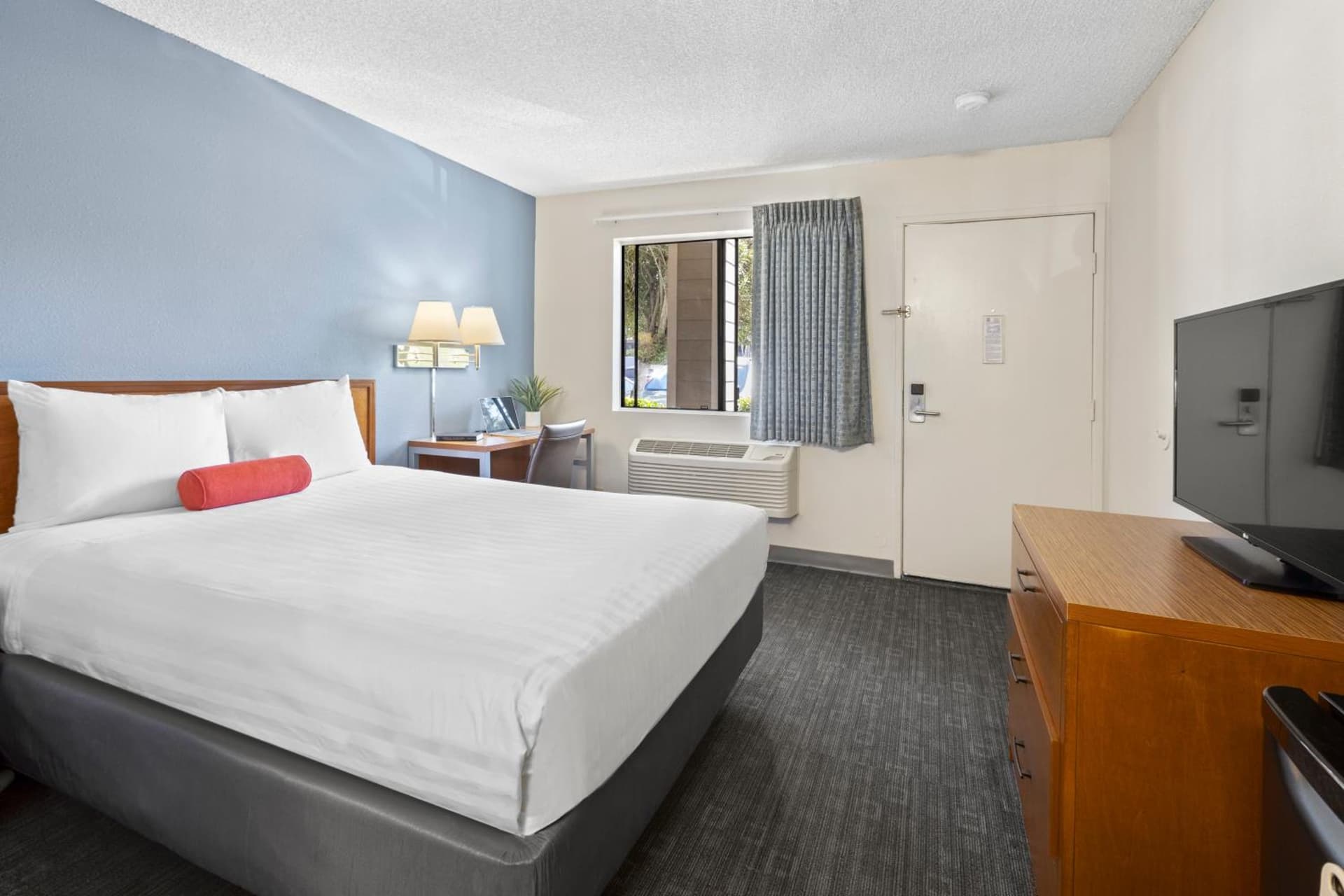 Good Nite Inn Calabasas interior in Calabasas, CA — gallery photo 2