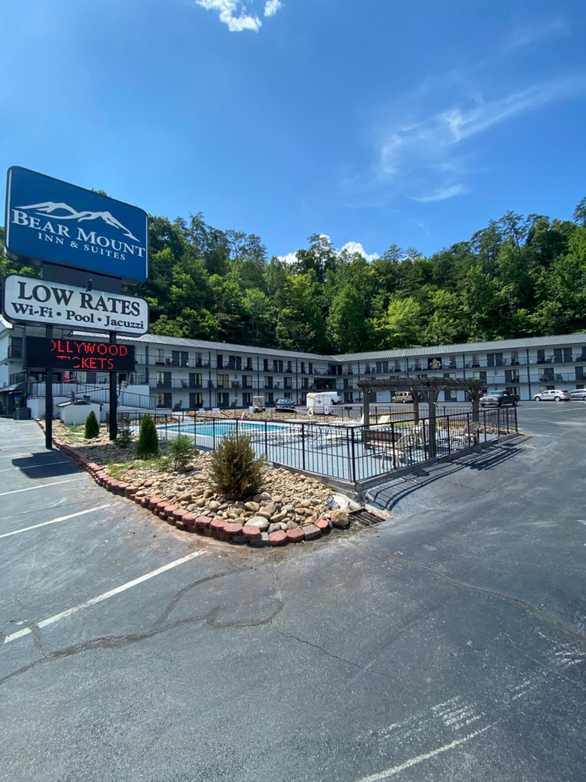 Bear Mount Inn & Suites featured exterior or lobby in Pigeon Forge, TN — similar hotel