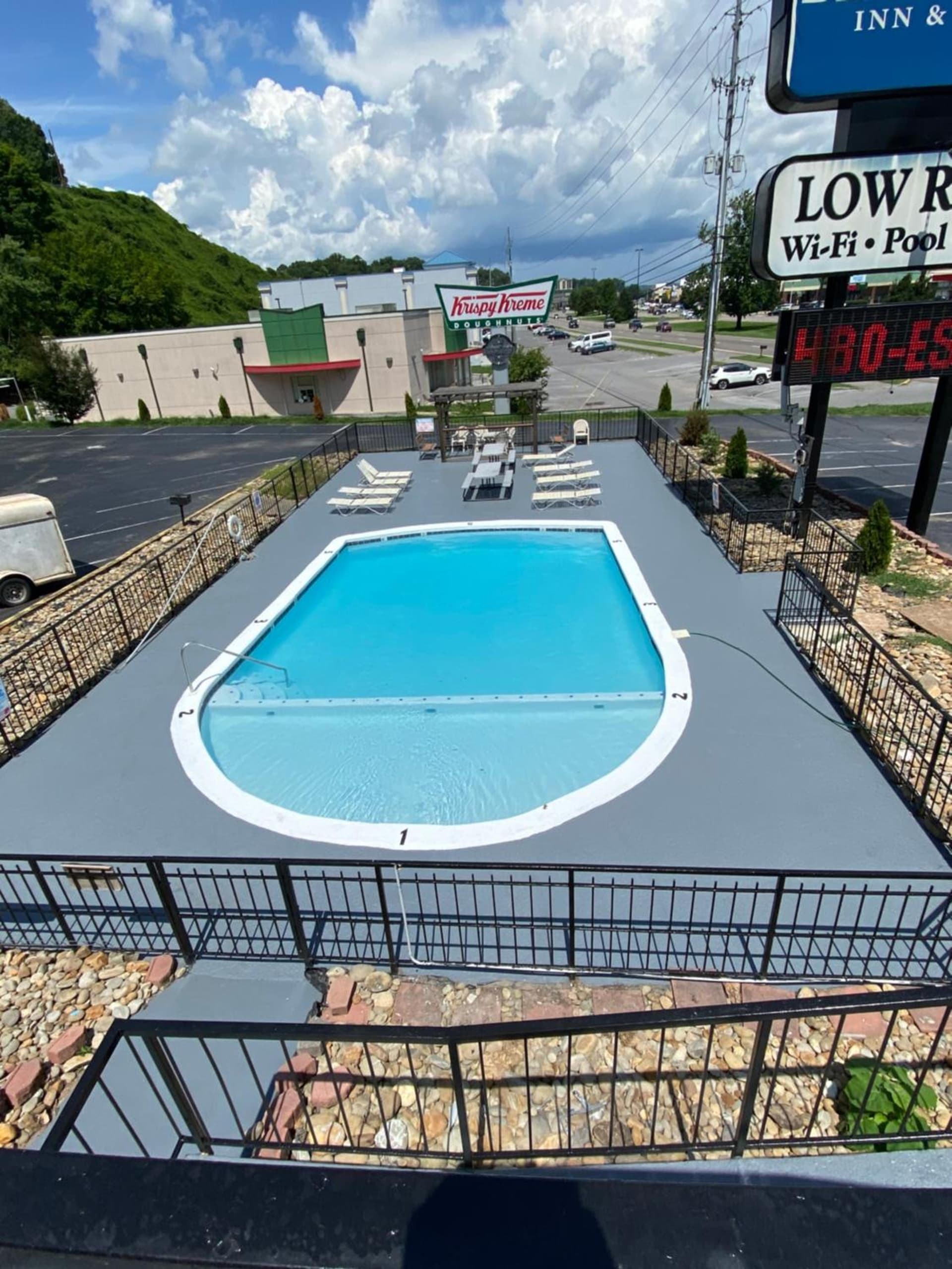Bear Mount Inn & Suites interior in Pigeon Forge, TN — gallery photo 2