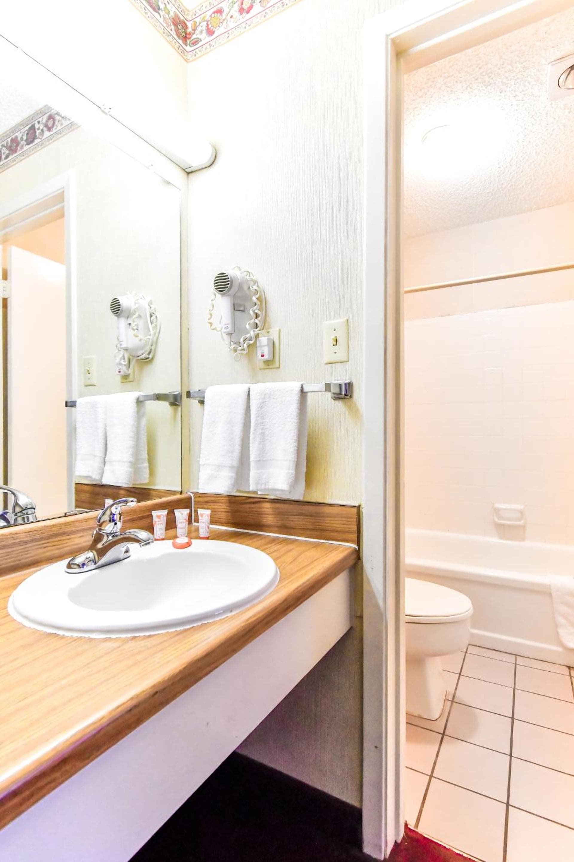OYO Hotel Tyler Lindale gallery photo in Tyler, TX — image 35