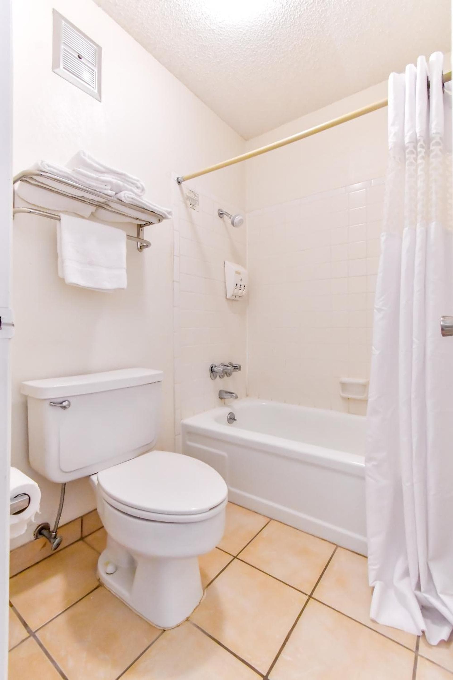 OYO Hotel Tyler Lindale gallery photo in Tyler, TX — image 45