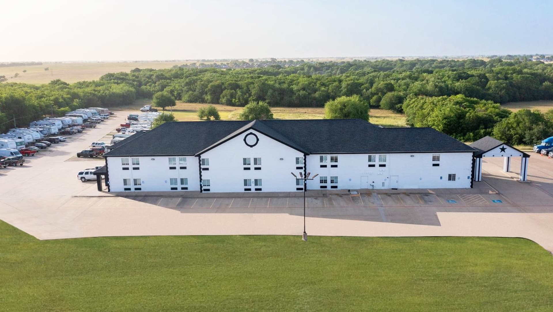 Atria Hotel and RV McGregor featured exterior or lobby in McGregor, TX — similar hotel