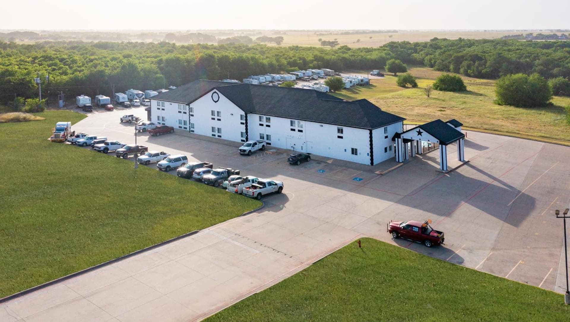 Atria Hotel and RV McGregor property views in McGregor, TX — gallery photo 3