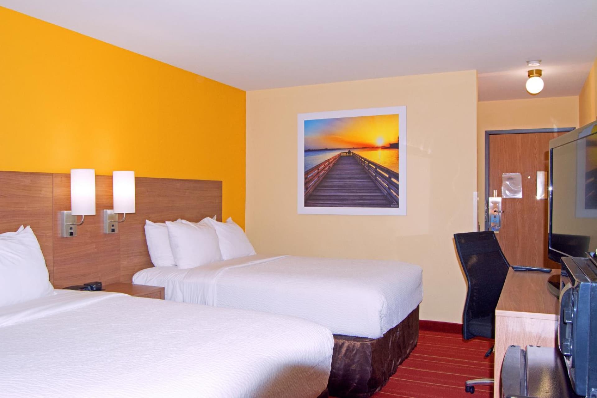 Days Inn by Wyndham Marquette interior in Marquette, MI — gallery photo 2