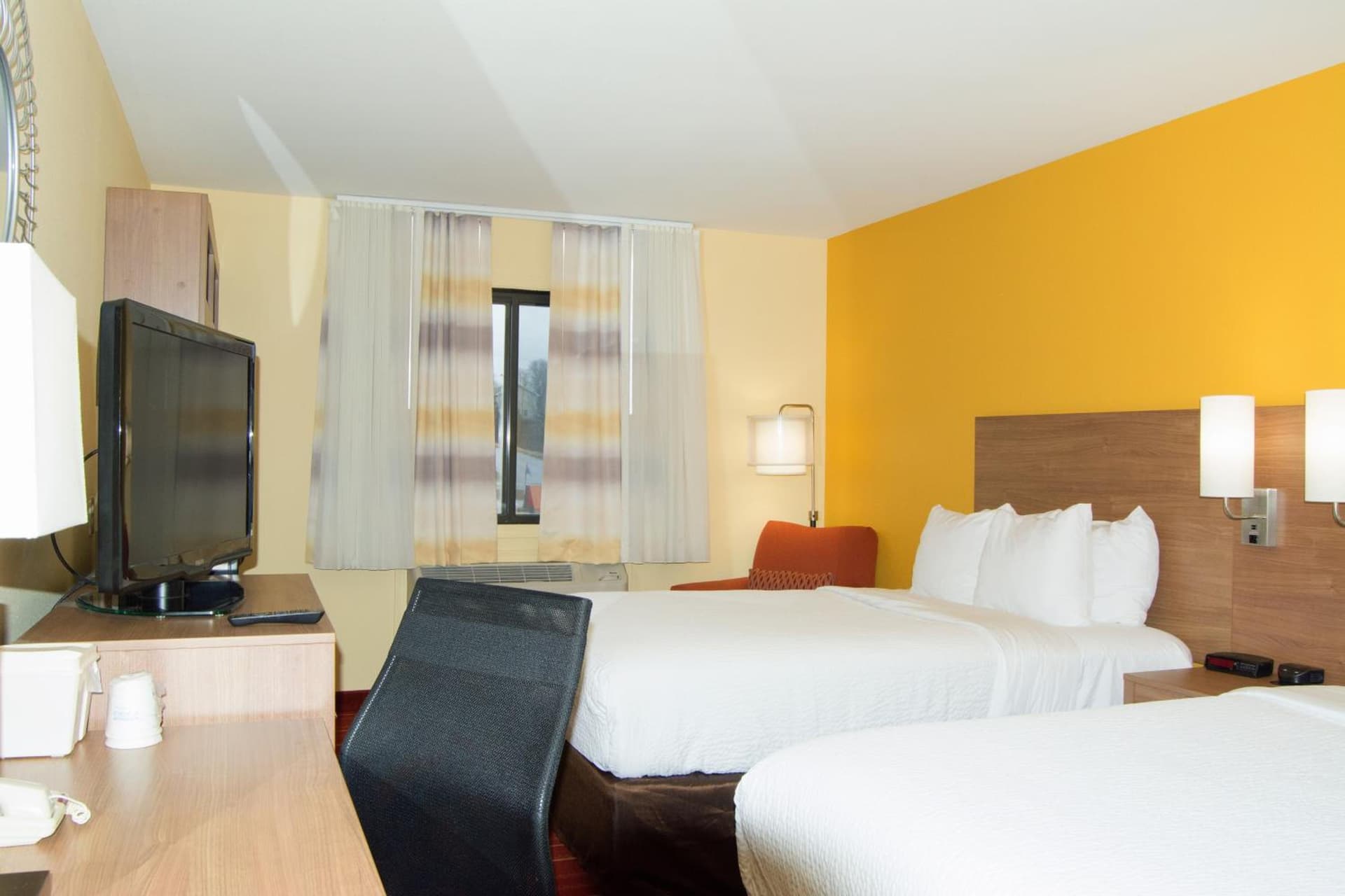 Days Inn by Wyndham Marquette property views in Marquette, MI — gallery photo 3
