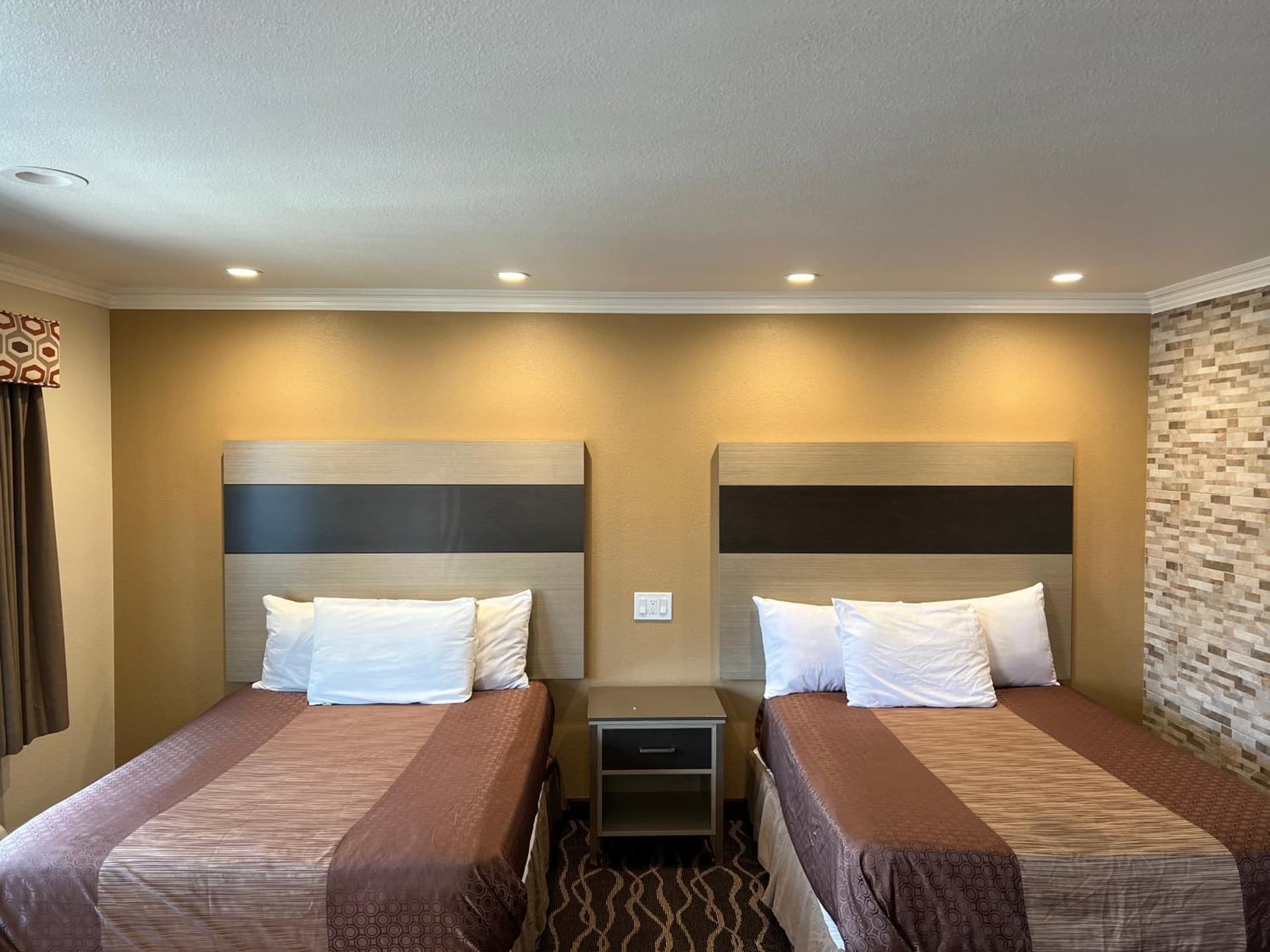 Walnut Inn & Suites West Covina gallery photo in West Covina, CA — image 15