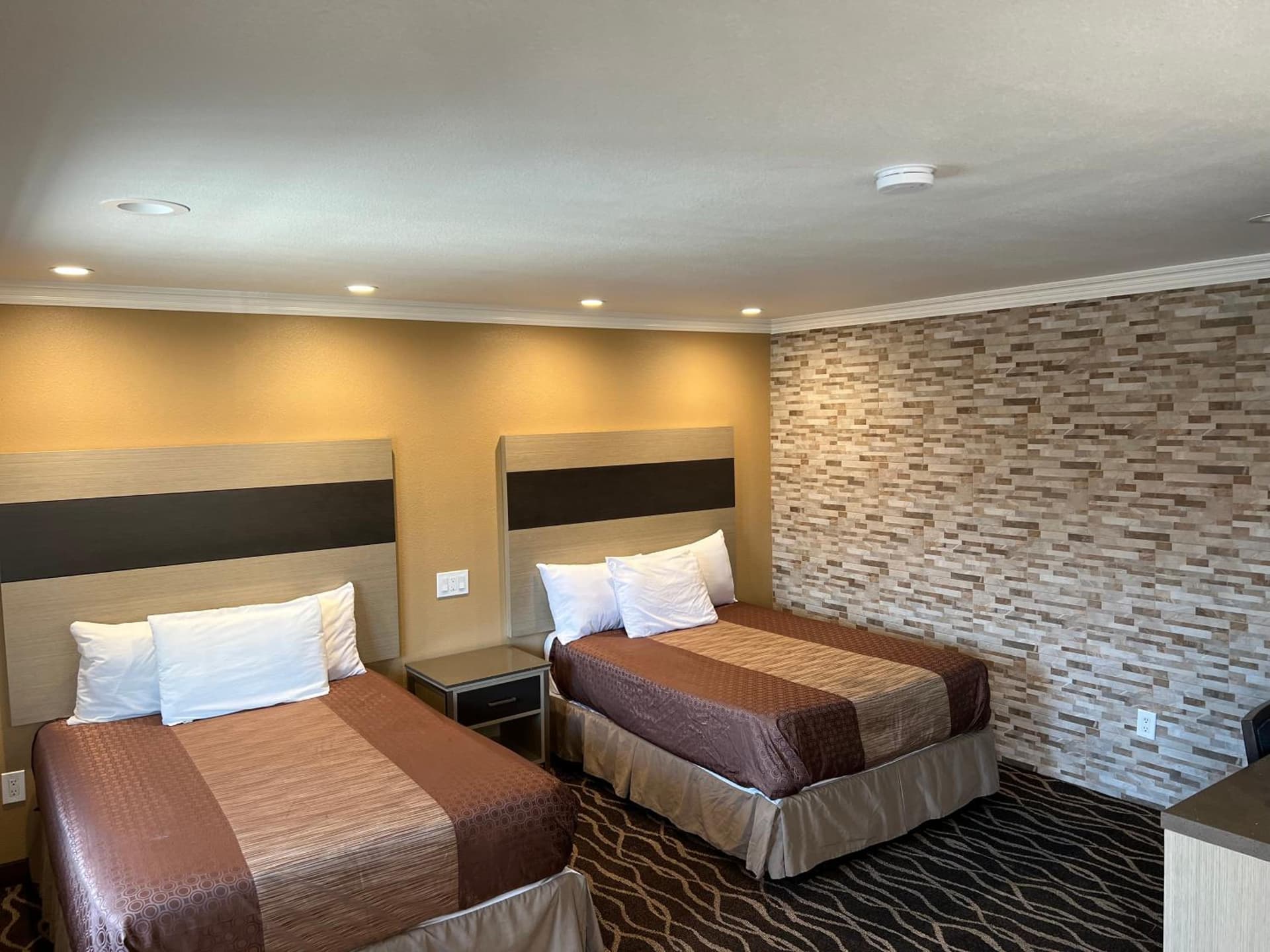 Walnut Inn & Suites West Covina gallery photo in West Covina, CA — image 11