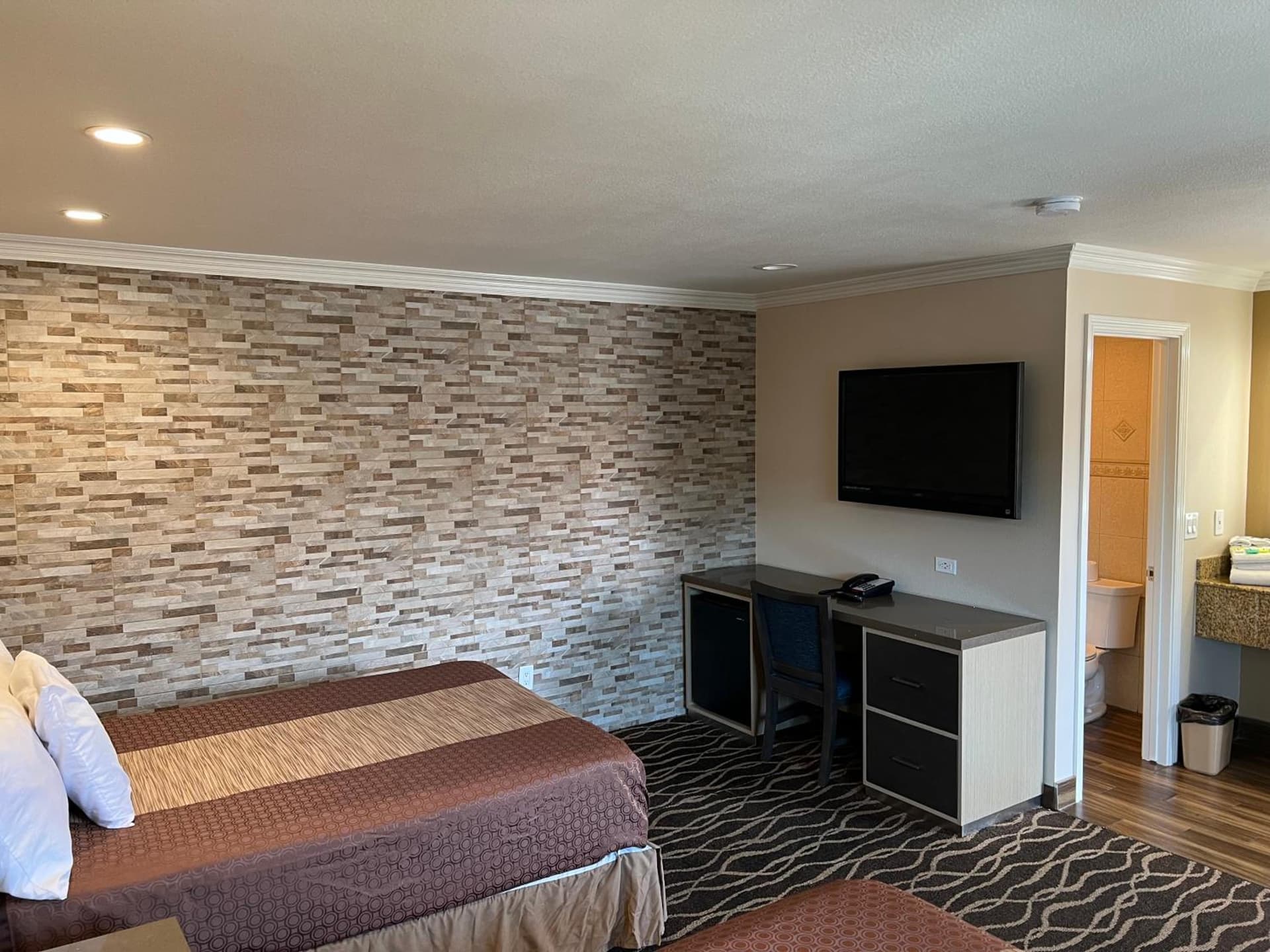 Walnut Inn & Suites West Covina gallery photo in West Covina, CA — image 21