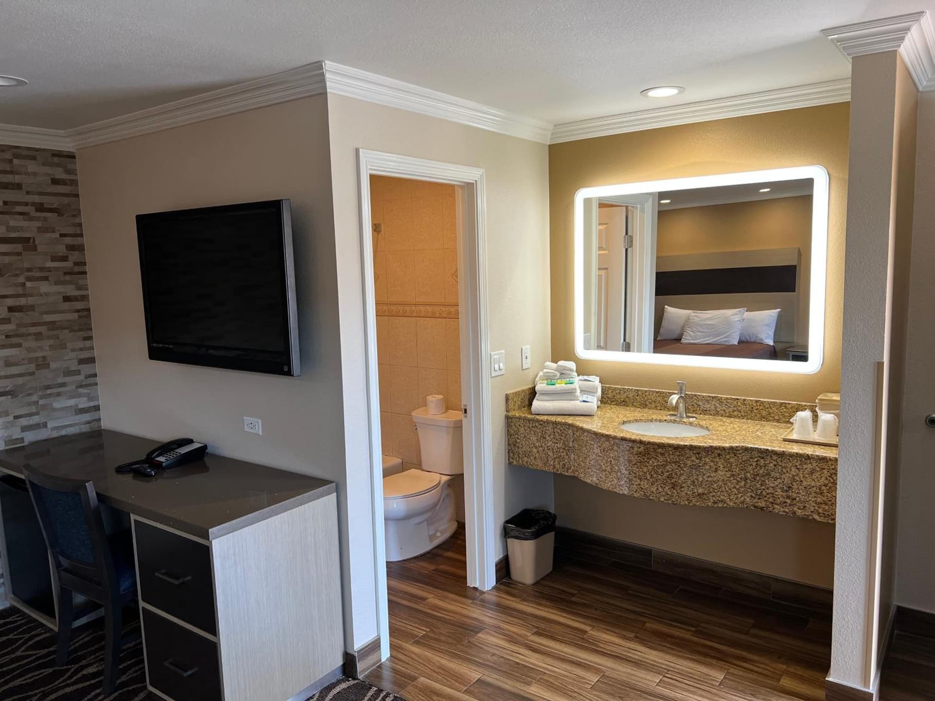 Walnut Inn & Suites West Covina gallery photo in West Covina, CA — image 23