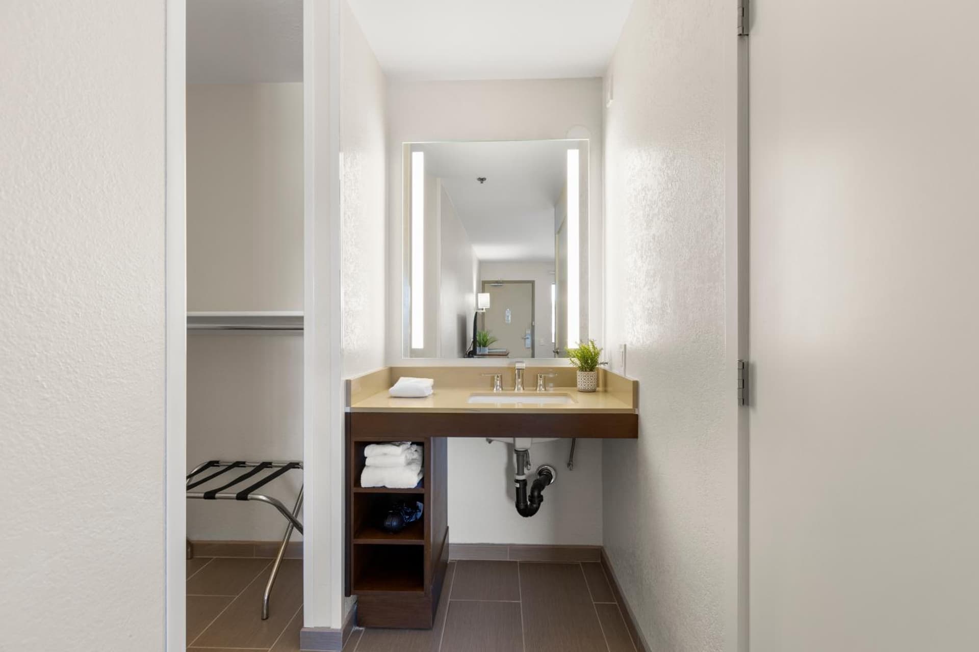 Good Nite Inn Camarillo property views in Camarillo, CA — gallery photo 3