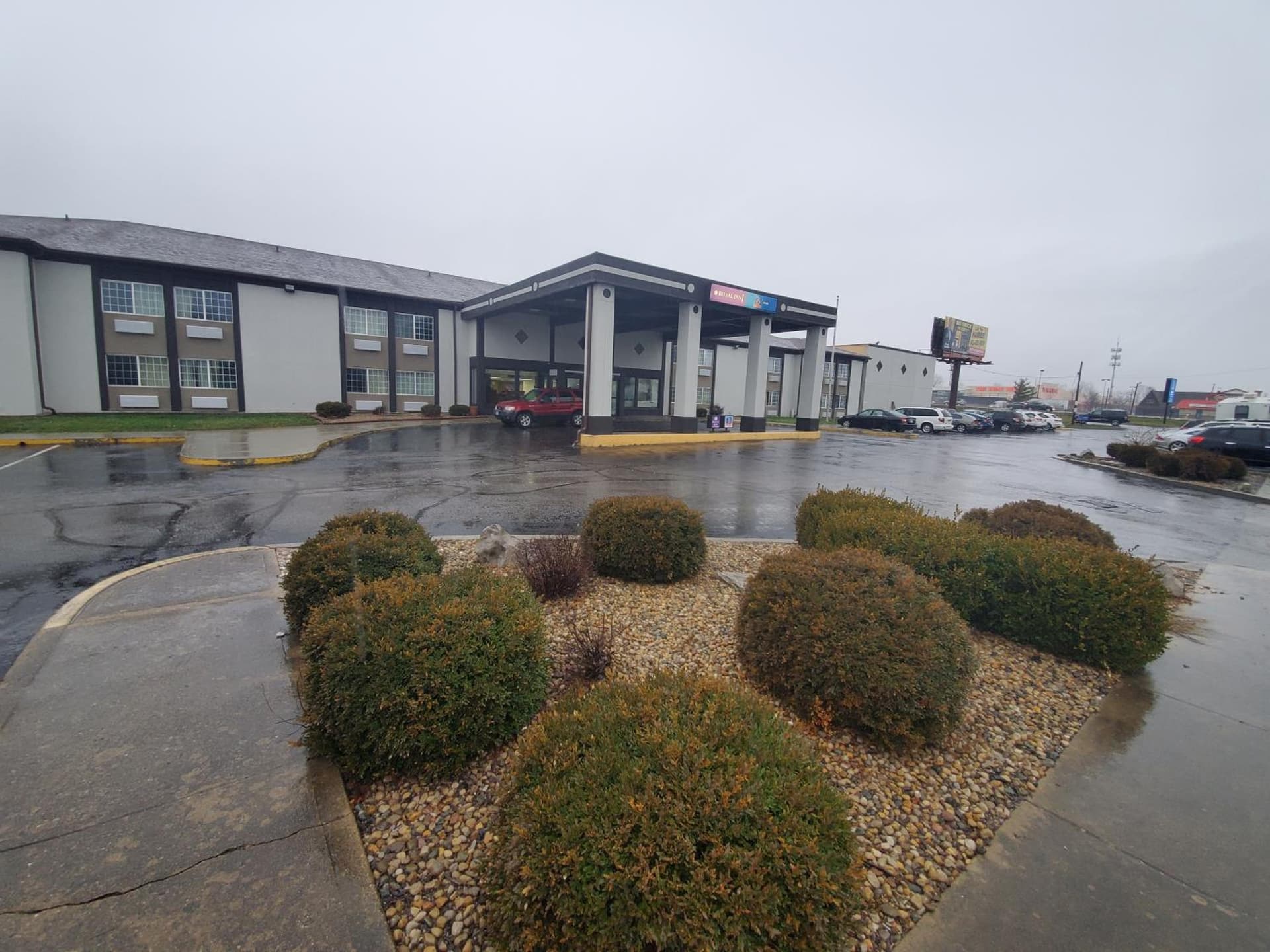 Royal Inn Hotel — hotel in Indianapolis, Indiana
