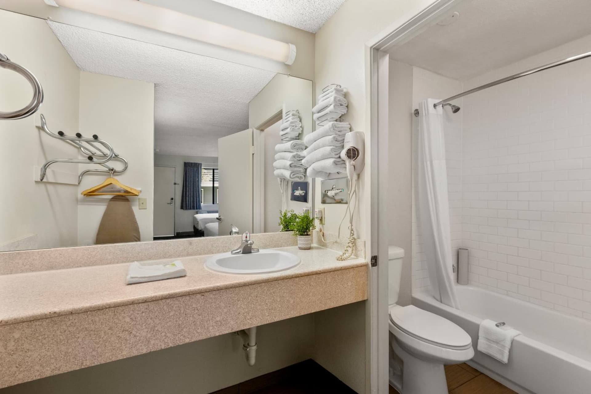 Good Nite Inn Calabasas gallery photo in Calabasas, CA — image 14