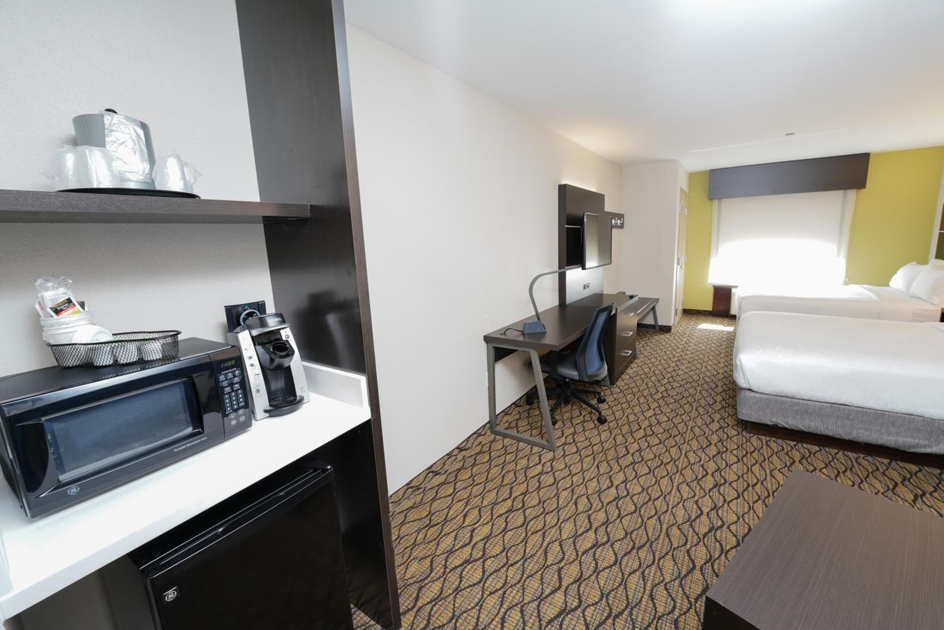 Holiday Inn Express and Suites Springfield Medical District by IHG property views in Springfield, MO — gallery photo 3