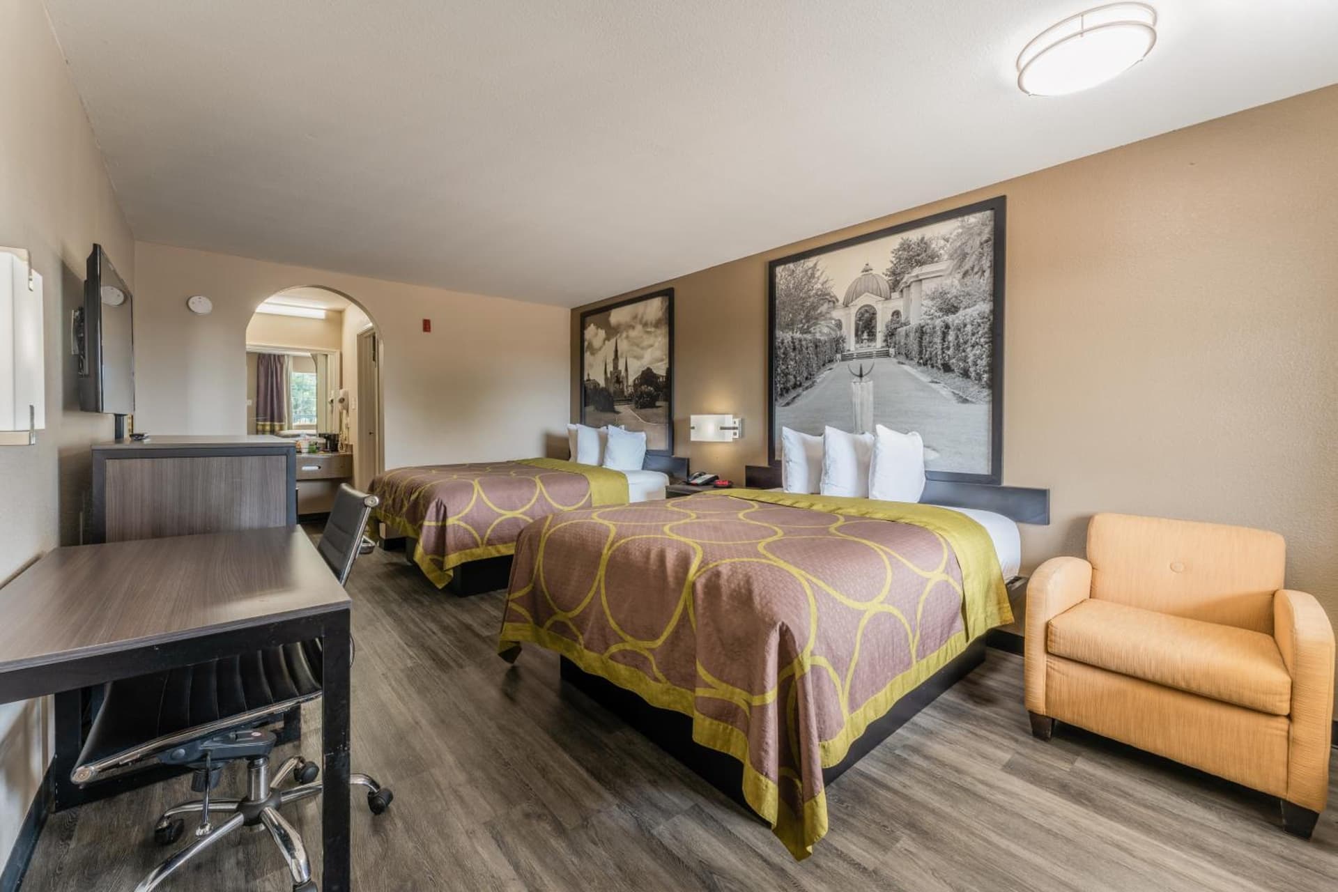 Super 8 by Wyndham Lake Charles Northeast gallery photo in Lake Charles, LA — image 8
