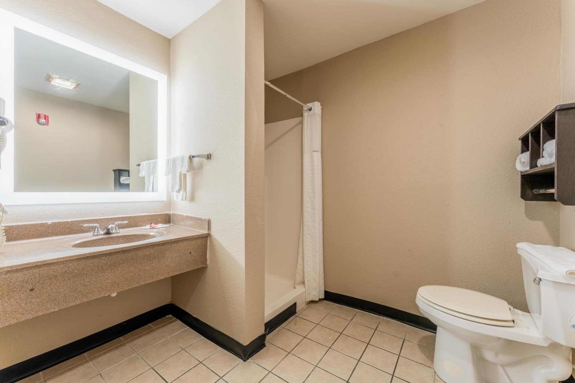 Super 8 by Wyndham Lake Charles Northeast gallery photo in Lake Charles, LA — image 16