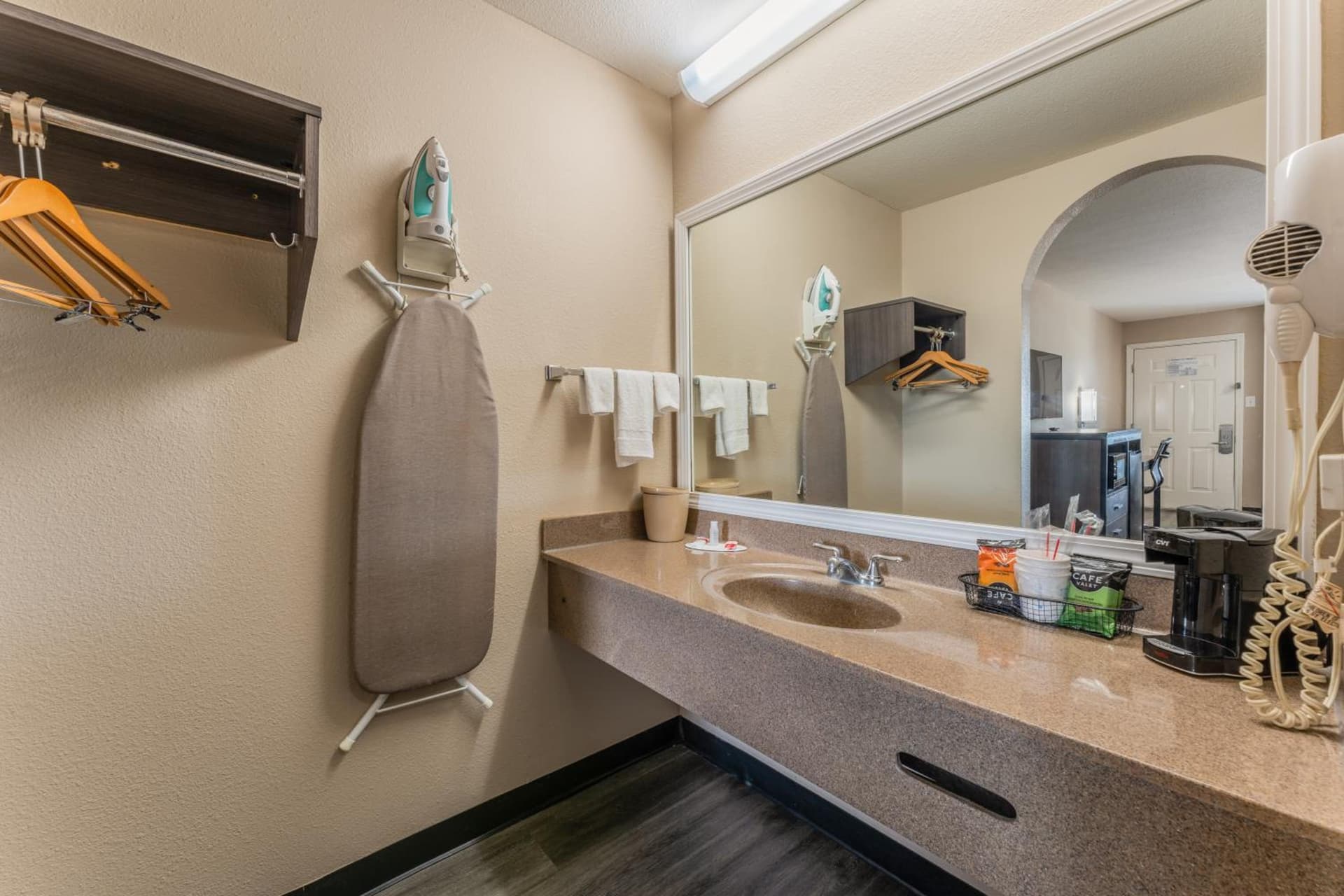 Super 8 by Wyndham Lake Charles Northeast property views in Lake Charles, LA — gallery photo 3