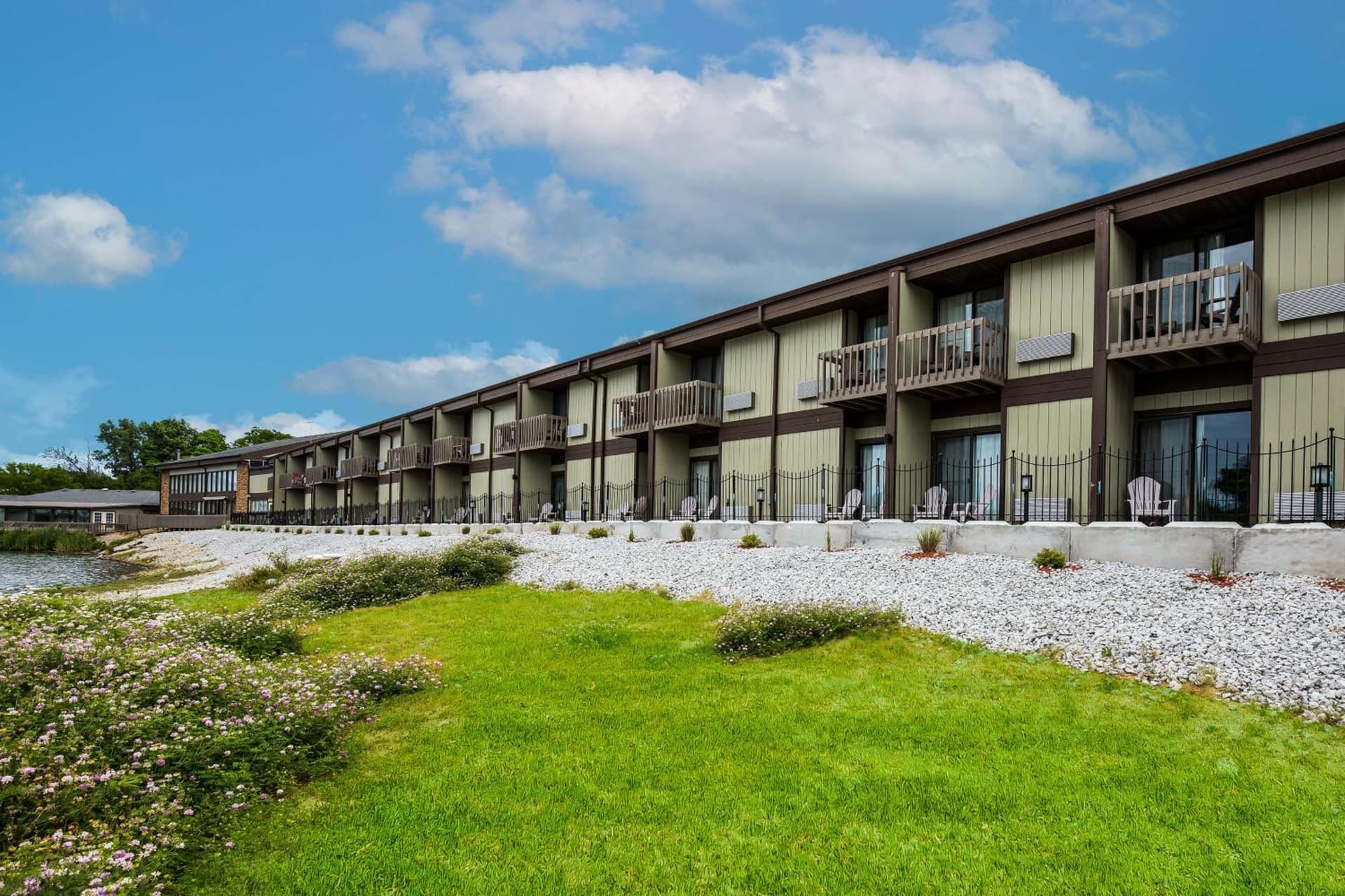 Best Western Indian Oak featured exterior or lobby in Chesterton, IN — similar hotel