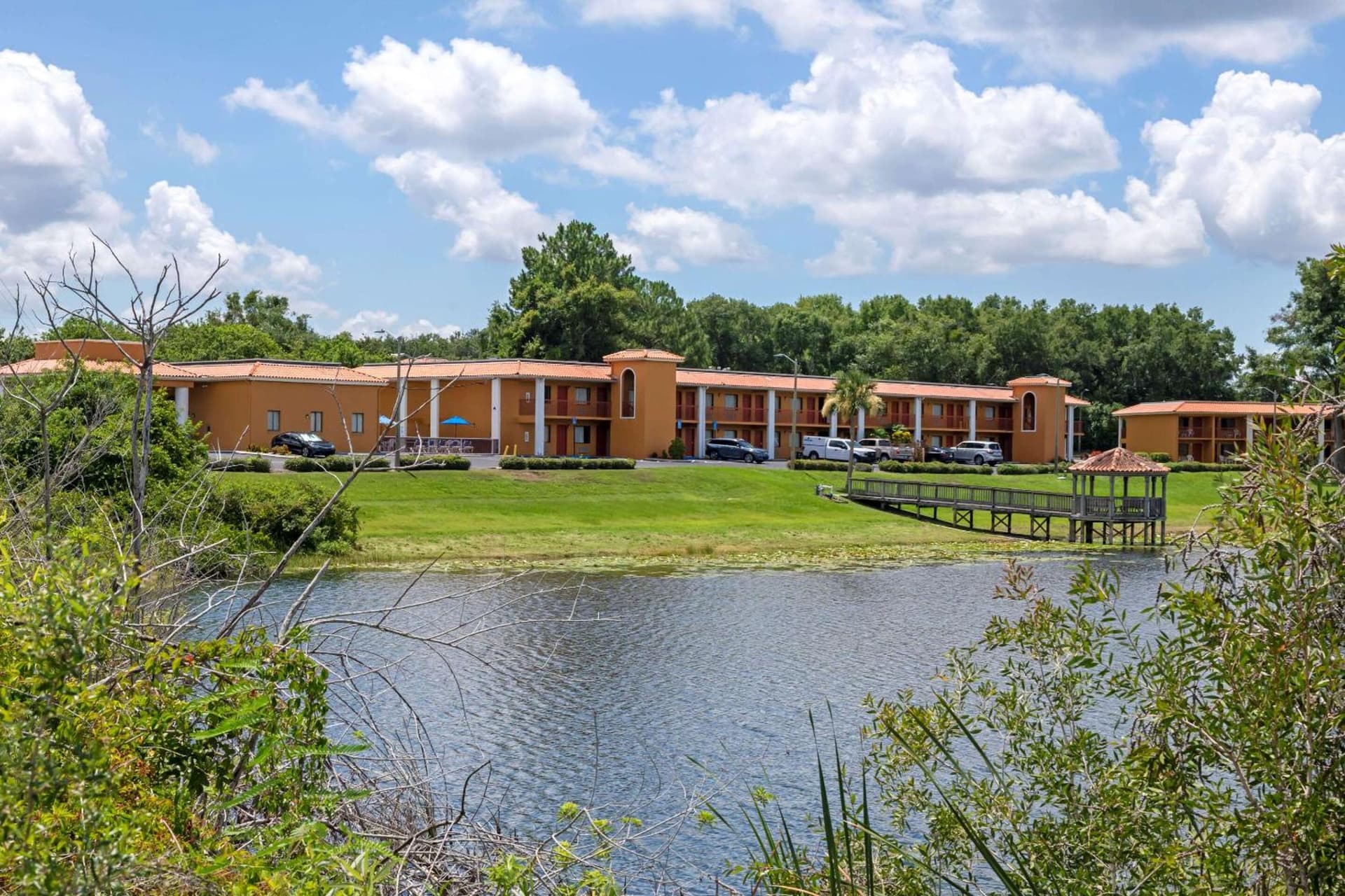 Quality Inn & Suites Mt Dora North featured exterior or lobby in Mount Dora, FL — similar hotel