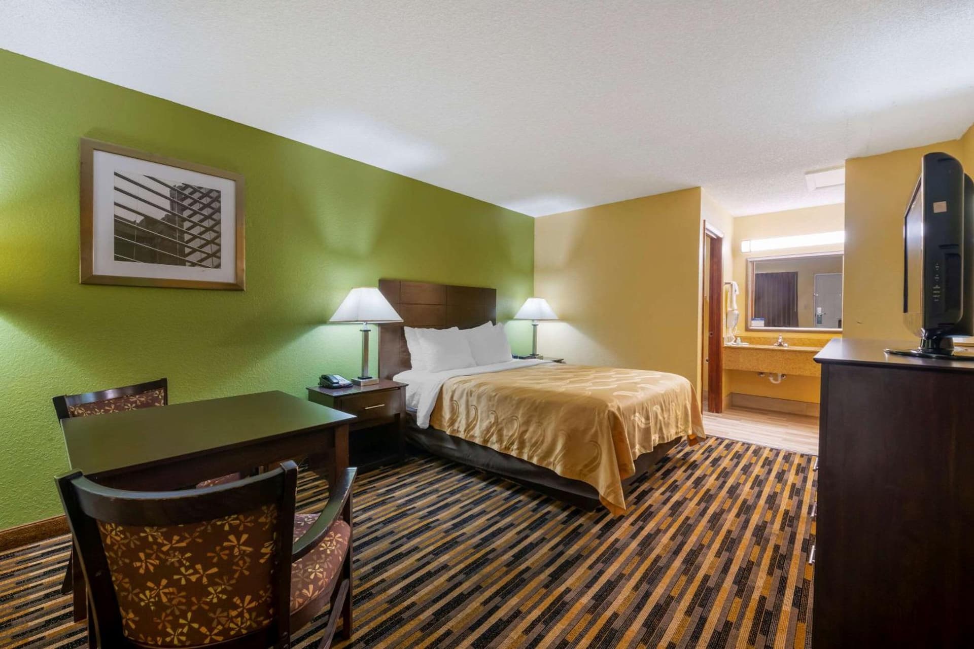 Quality Inn & Suites Mt Dora North interior in Mount Dora, FL — gallery photo 2