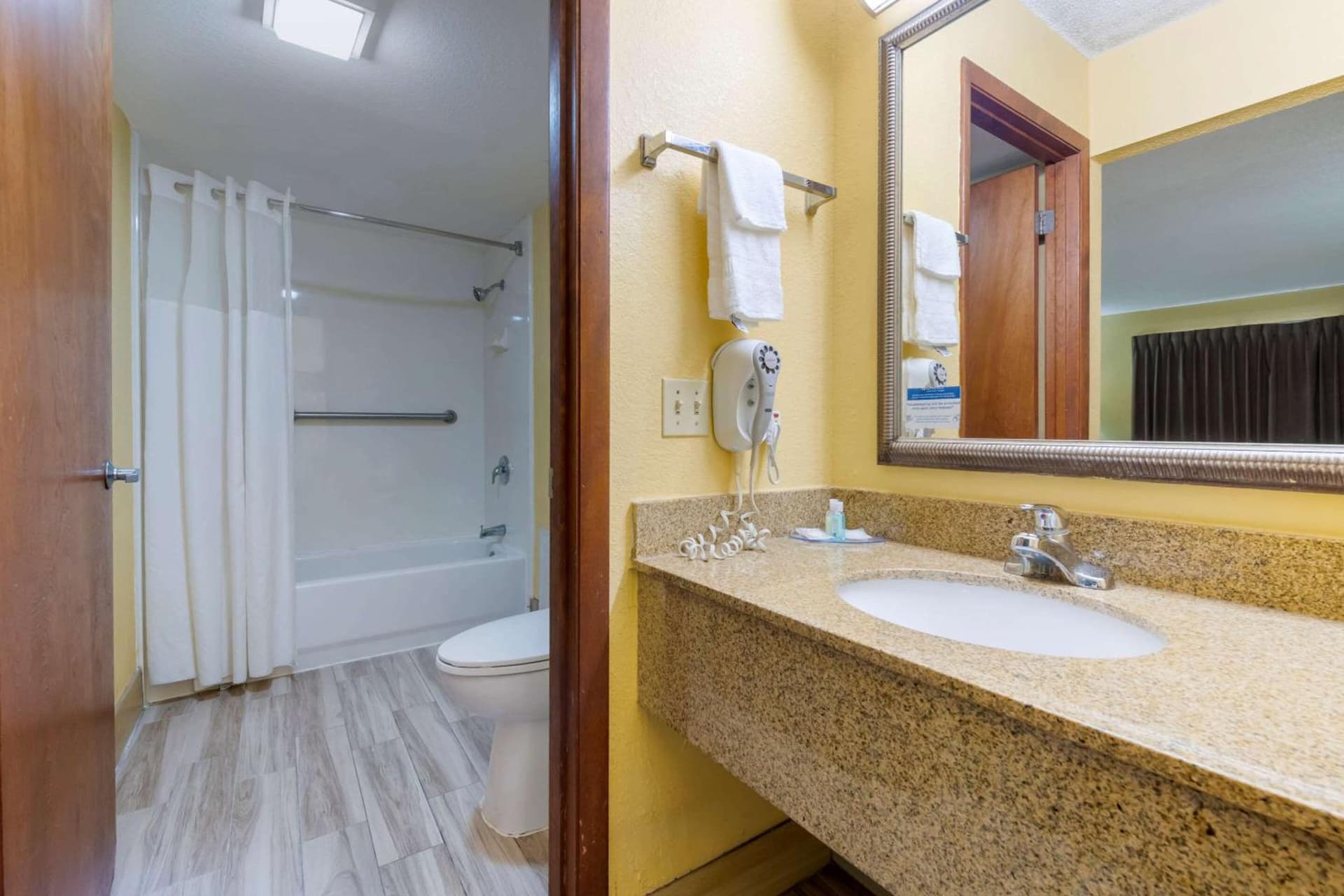 Quality Inn & Suites Mt Dora North gallery photo in Mount Dora, FL — image 26