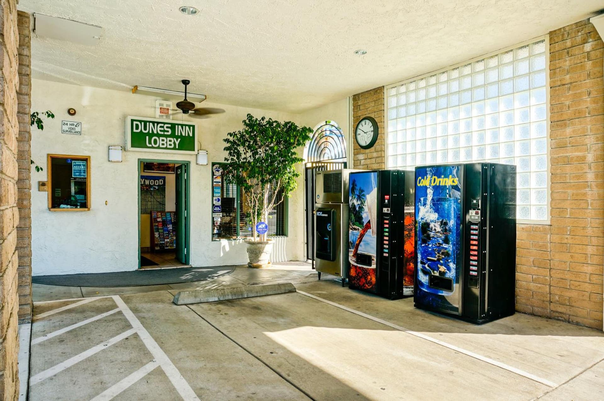Dunes Inn - Sunset gallery photo in Los Angeles, CA — image 18