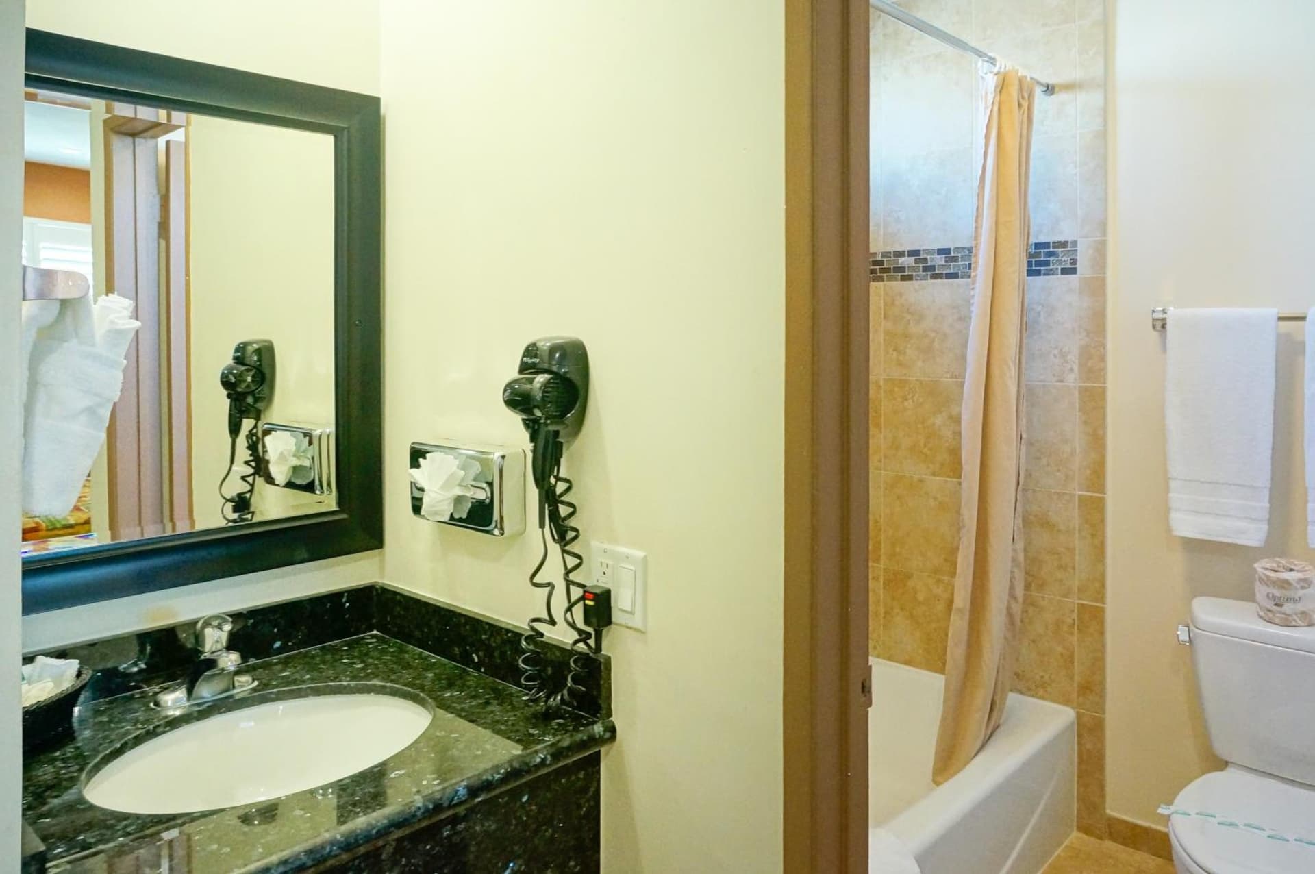 Dunes Inn - Sunset gallery photo in Los Angeles, CA — image 11