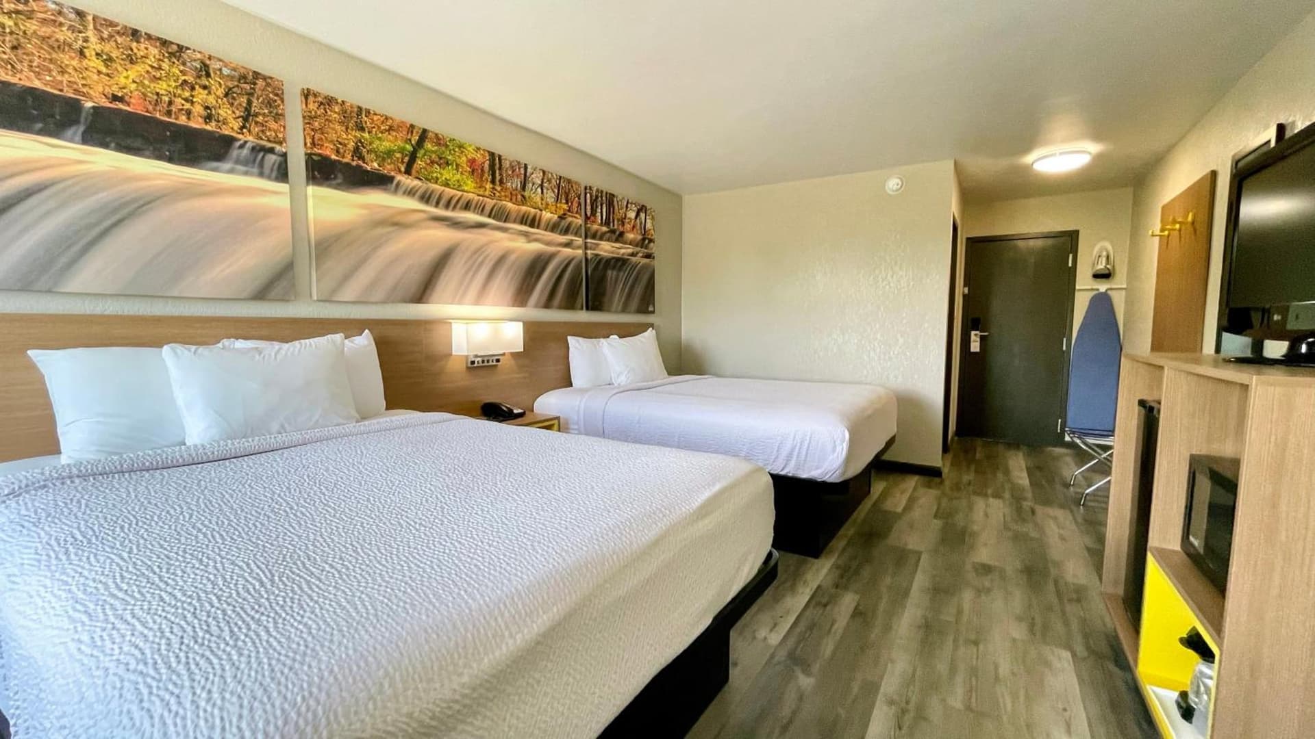 Days Inn by Wyndham Columbus IN gallery photo in Columbus, IN — image 7