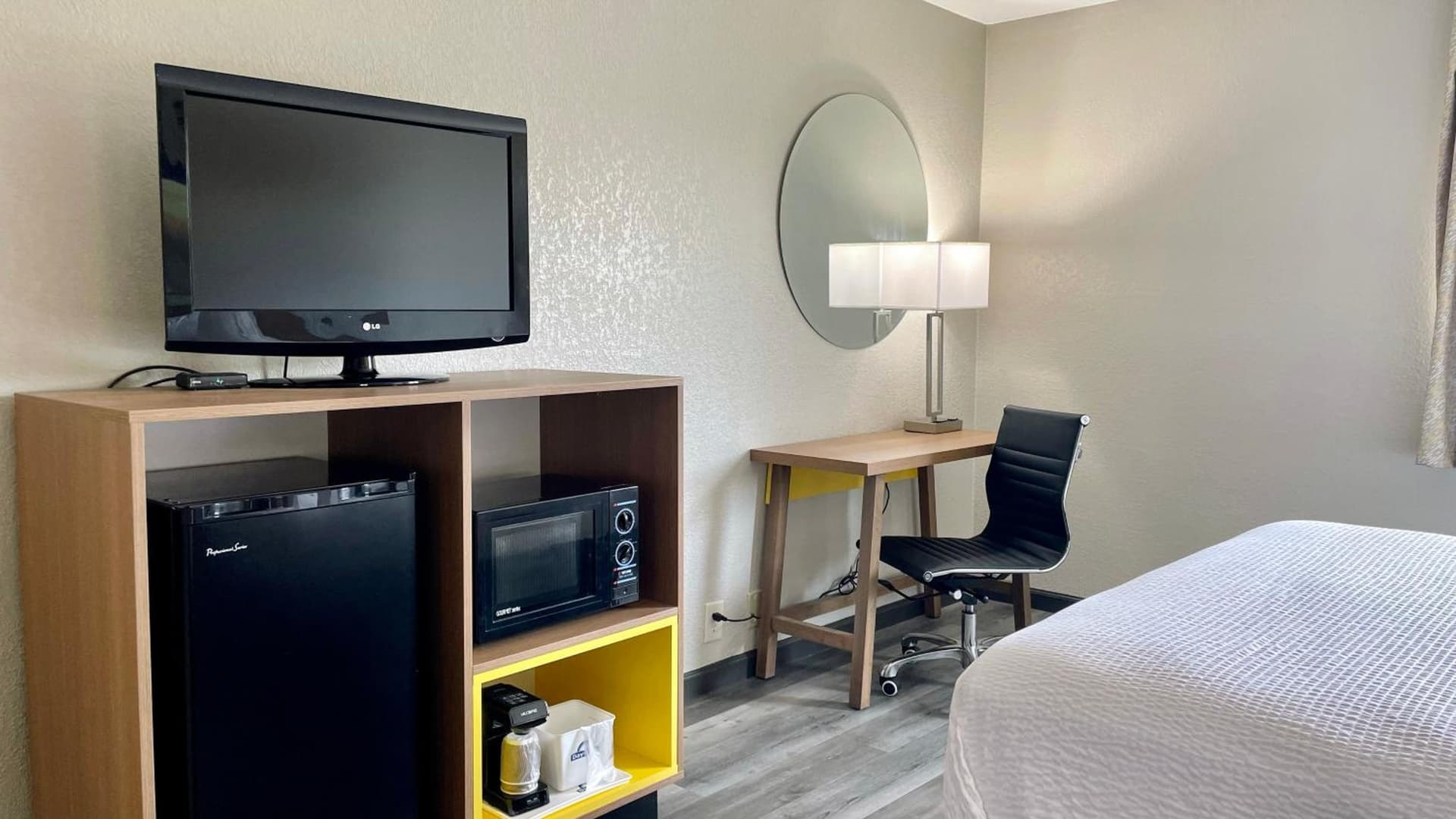 Days Inn by Wyndham Columbus IN gallery photo in Columbus, IN — image 11