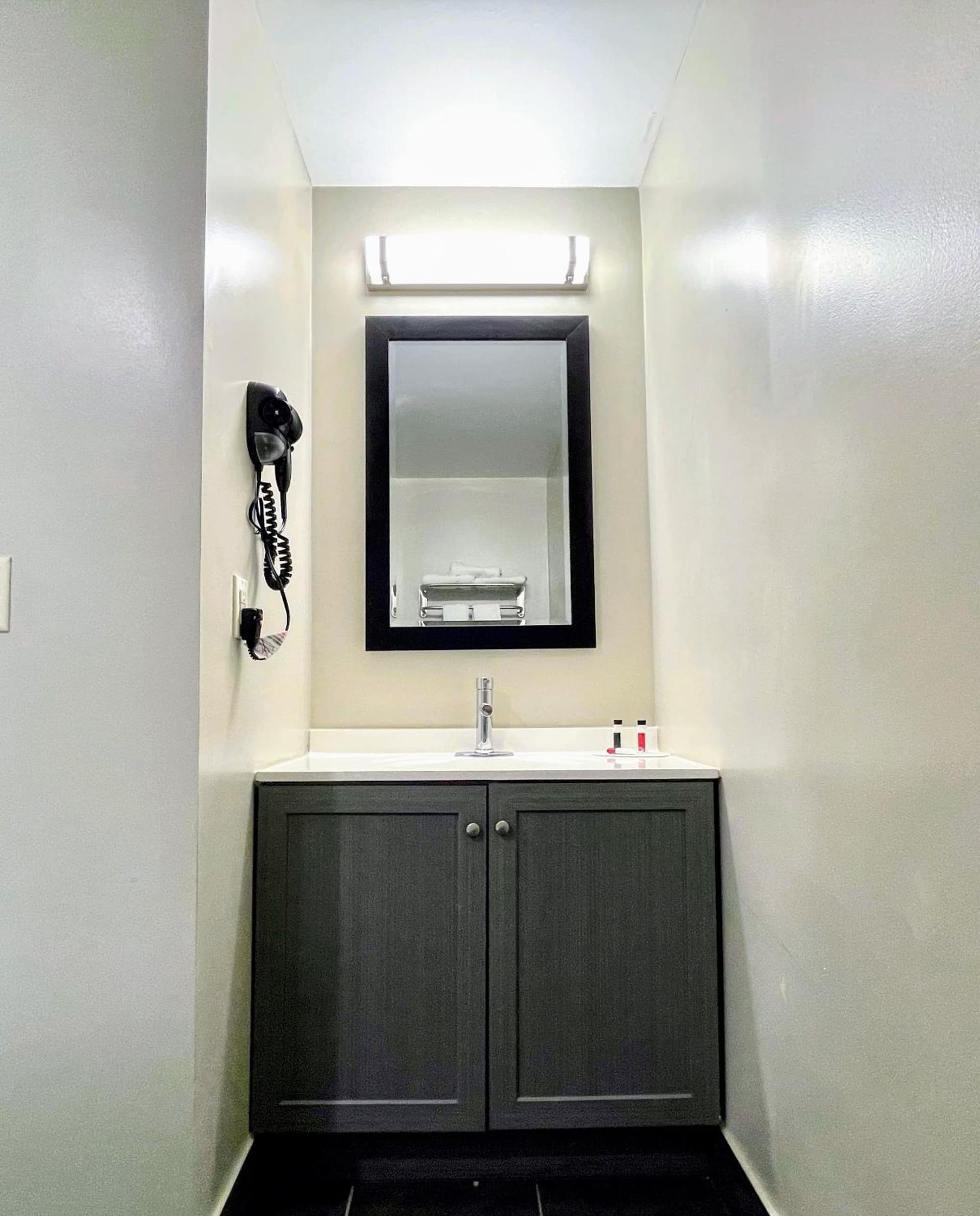 Days Inn by Wyndham Columbus IN interior in Columbus, IN — gallery photo 2
