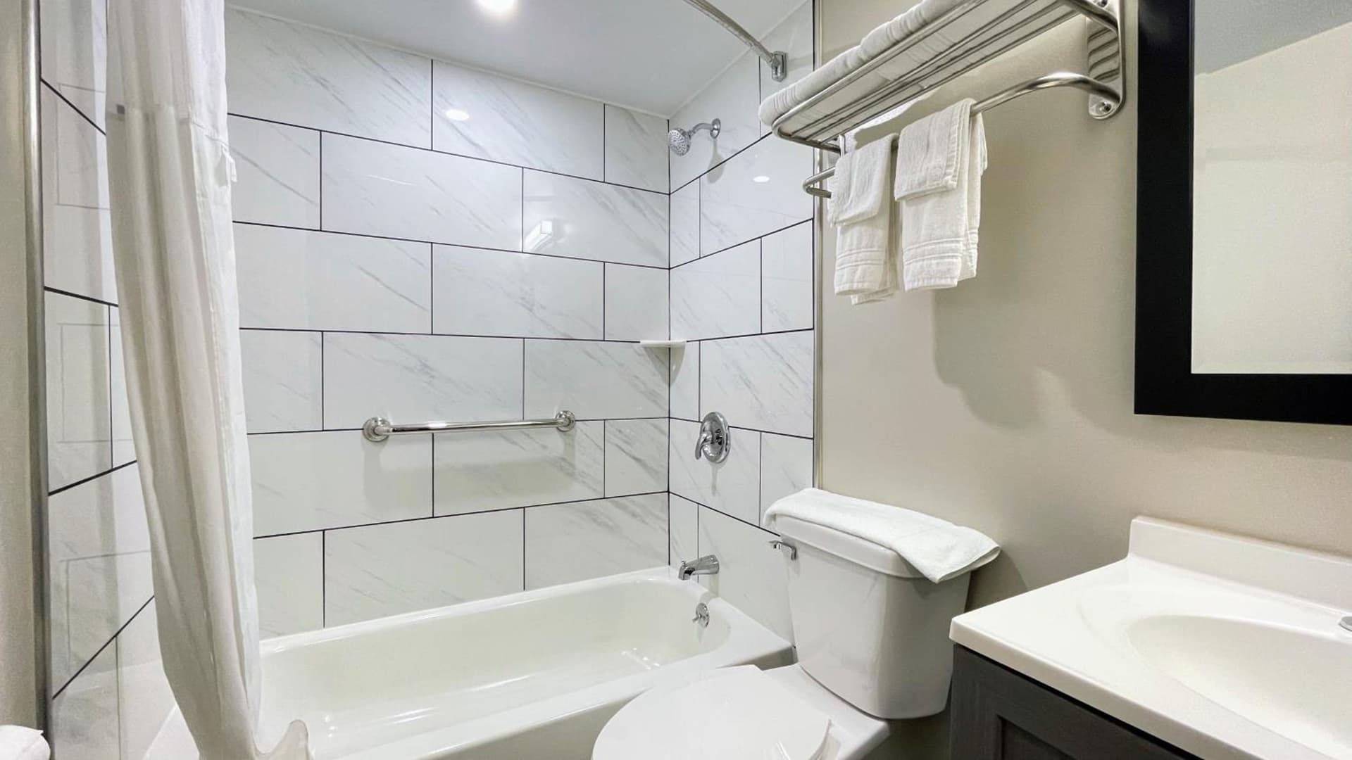 Days Inn by Wyndham Columbus IN gallery photo in Columbus, IN — image 4