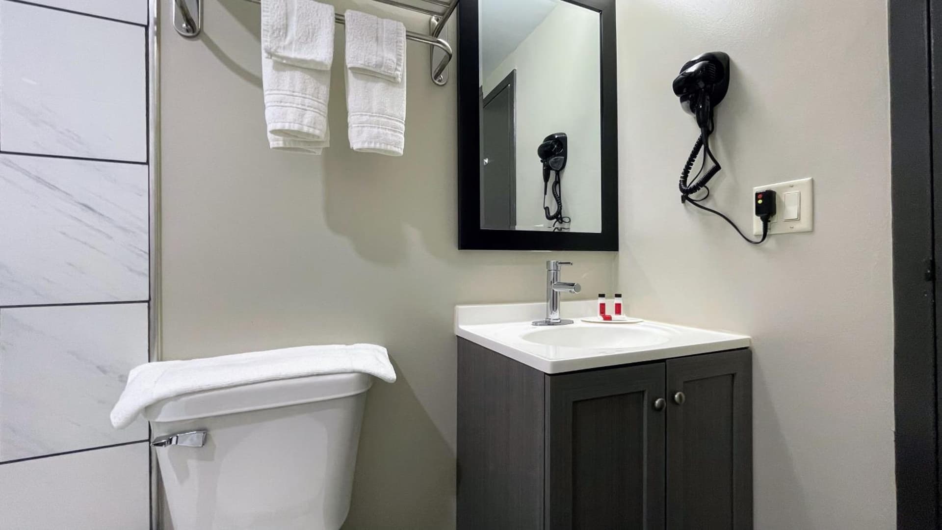 Days Inn by Wyndham Columbus IN gallery photo in Columbus, IN — image 6