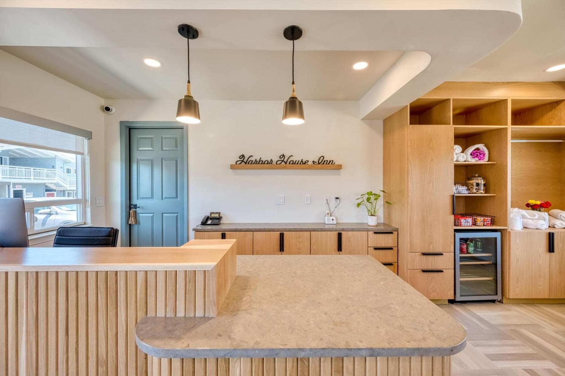 Harbor House Inn interior in Morro Bay, CA — gallery photo 2