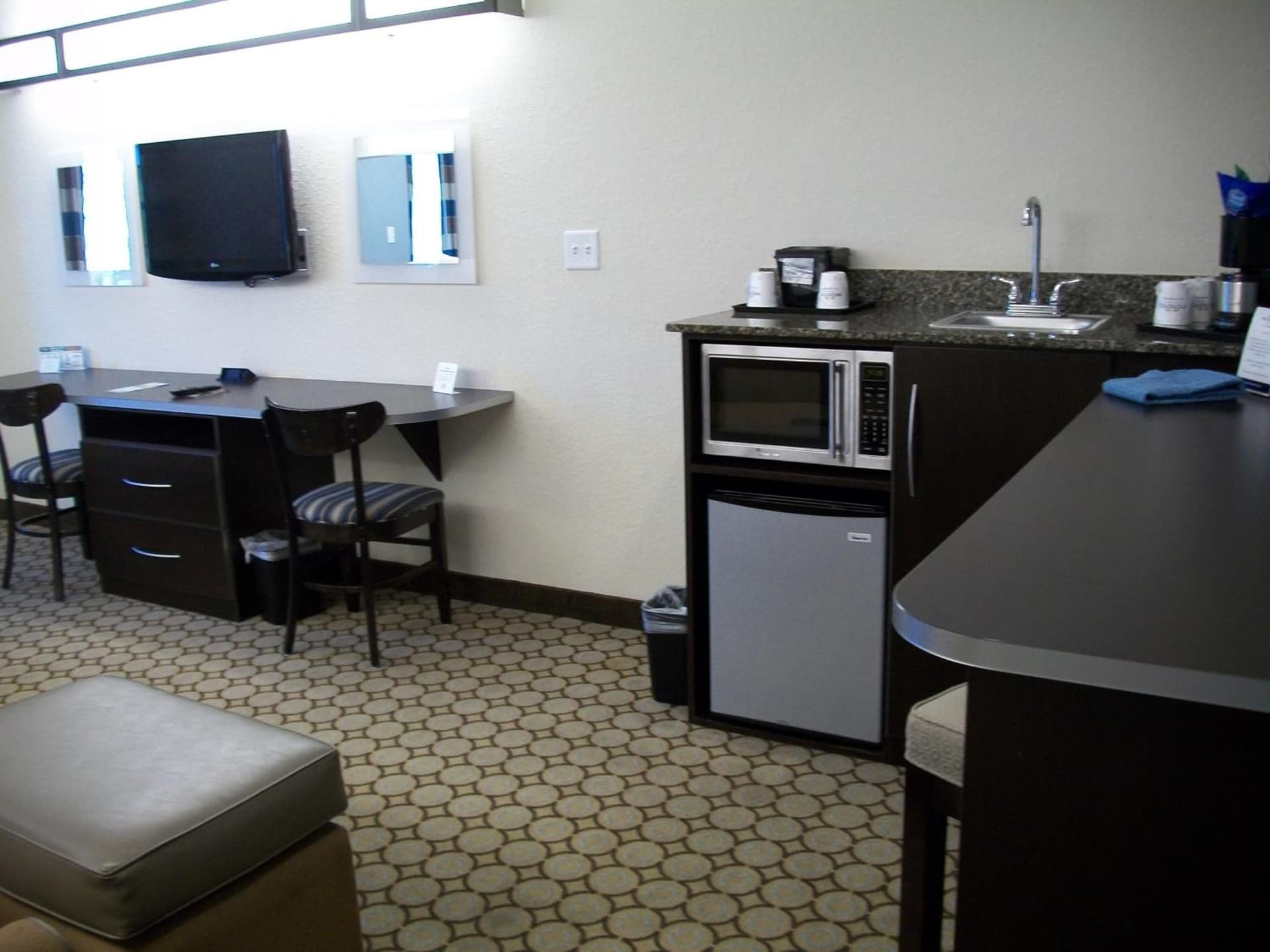 Microtel Inn & Suites by Wyndham Spring Hill/Weeki Wachee interior in Weeki Wachee, FL — gallery photo 2