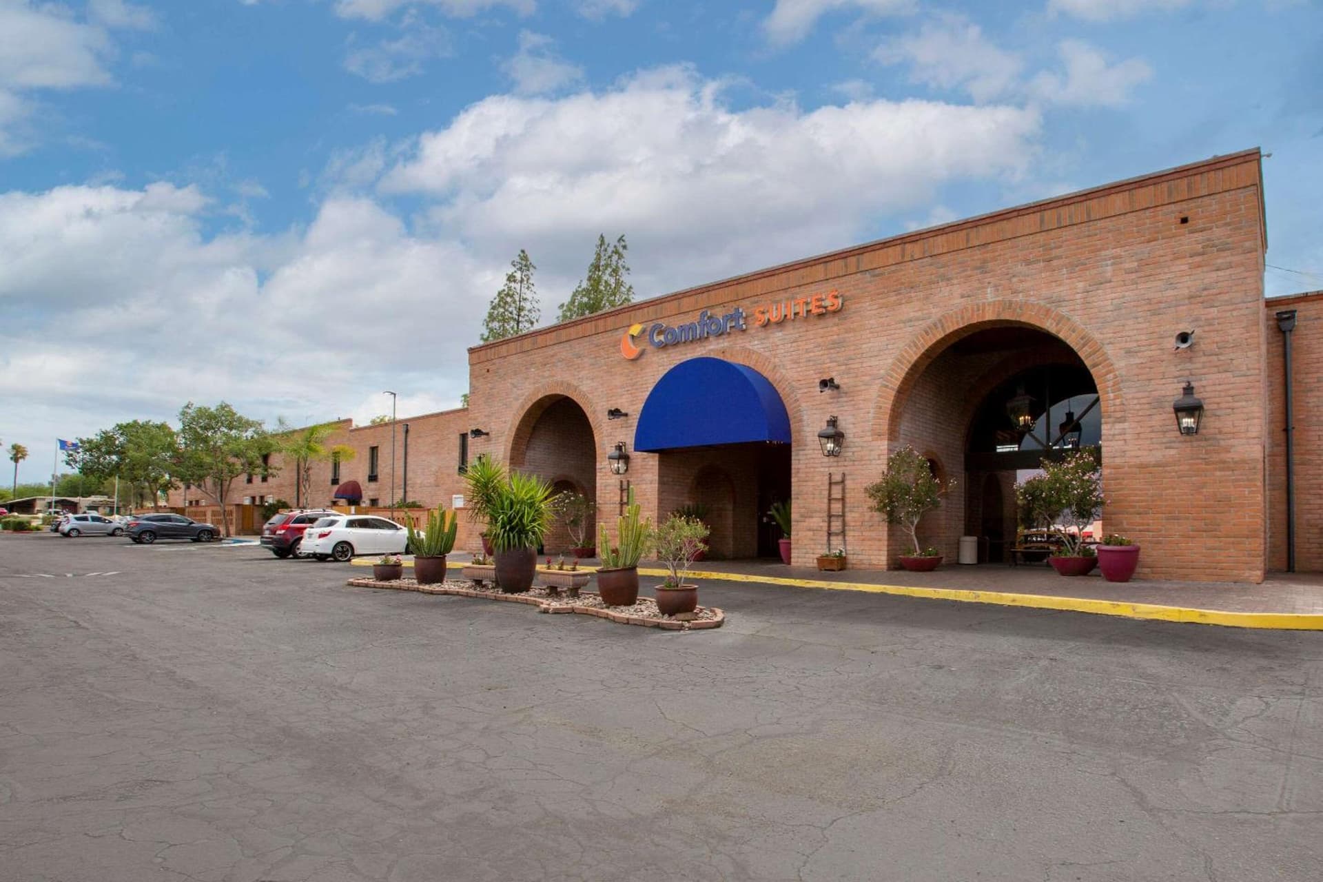 Comfort Suites Tucson near Sabino Canyon featured exterior or lobby in Tucson, AZ — similar hotel
