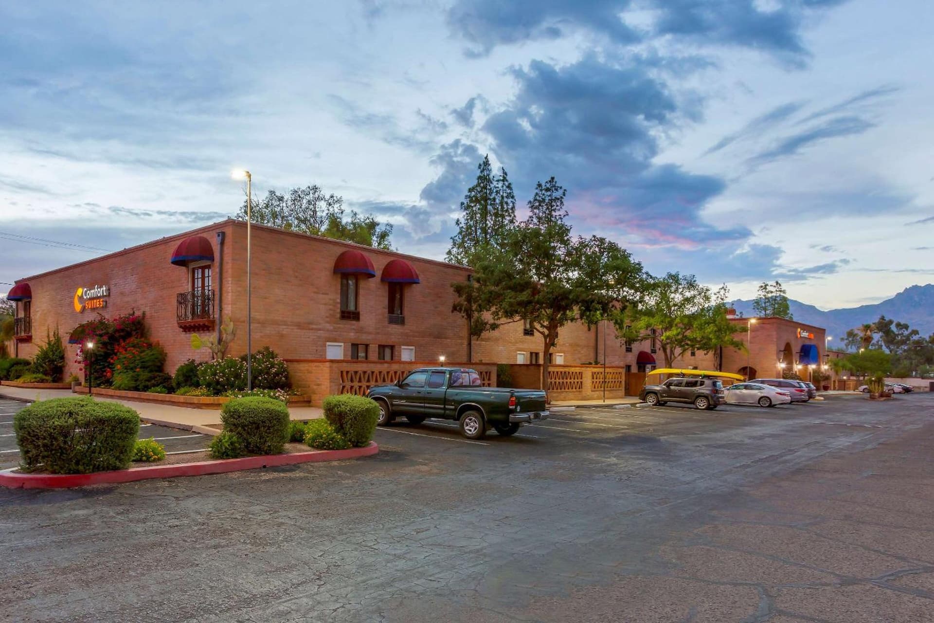 Comfort Suites Tucson near Sabino Canyon interior in Tucson, AZ — gallery photo 2